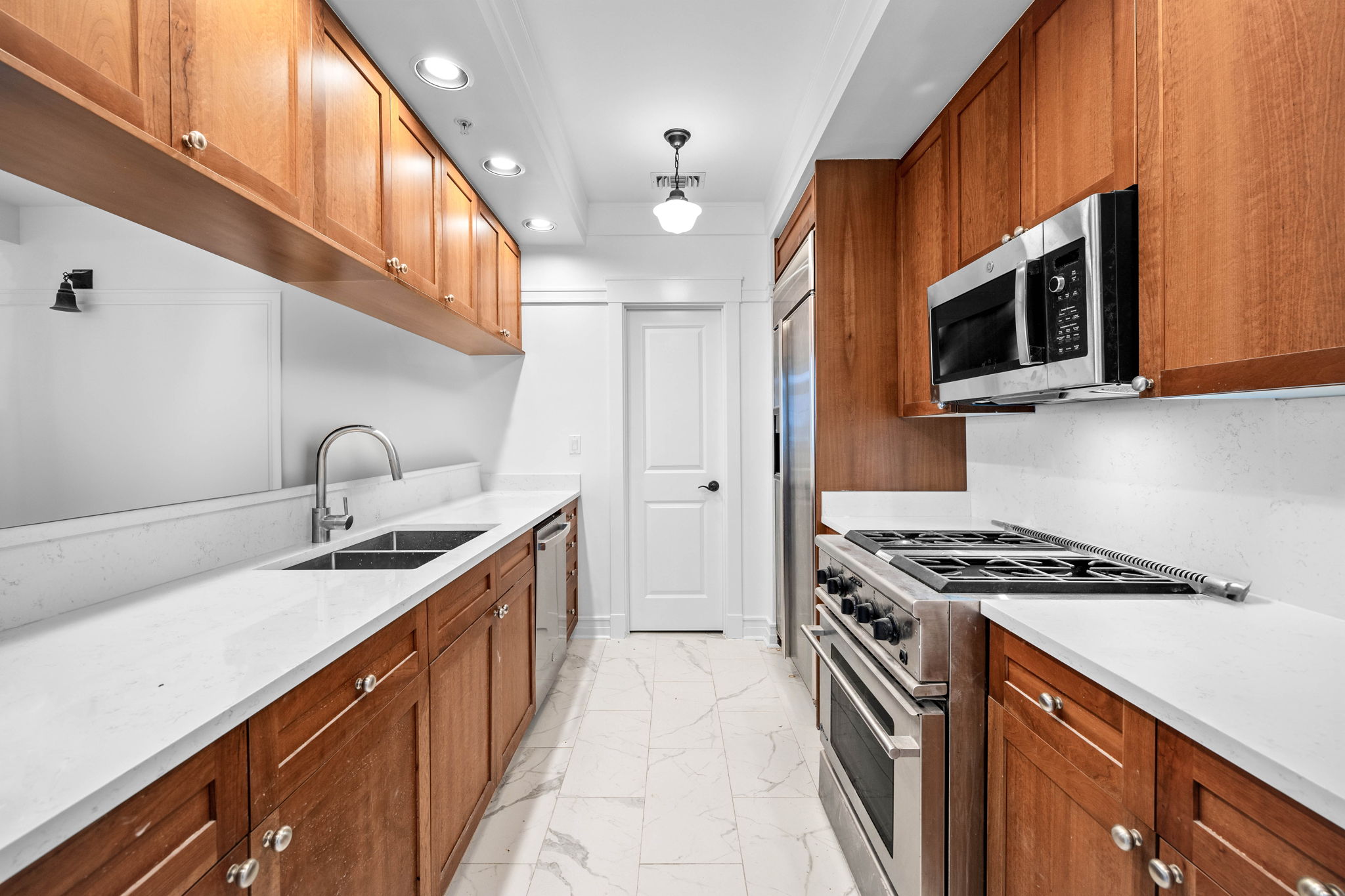 1101 Sawgrass Court 102