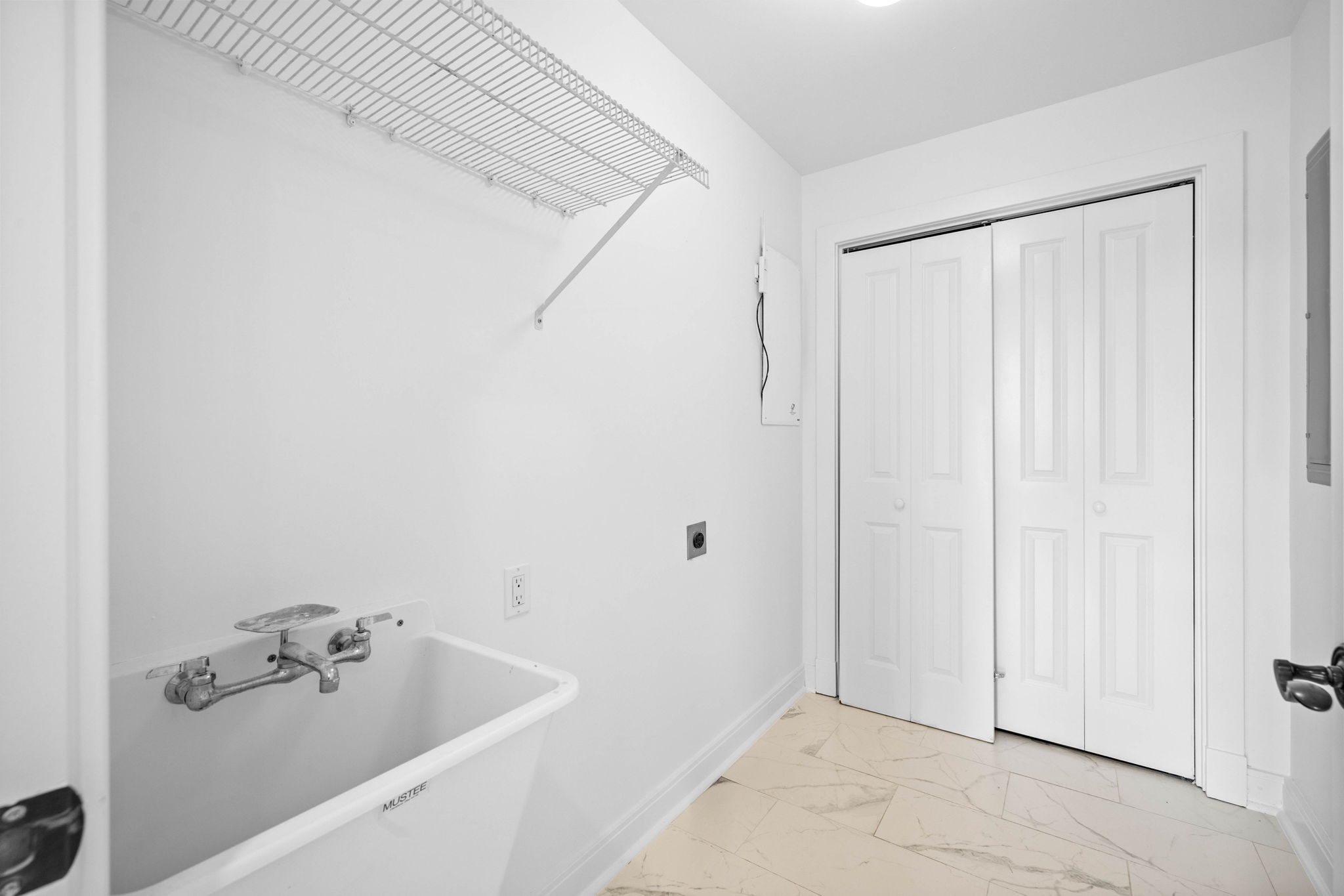 1101 Sawgrass Court 102