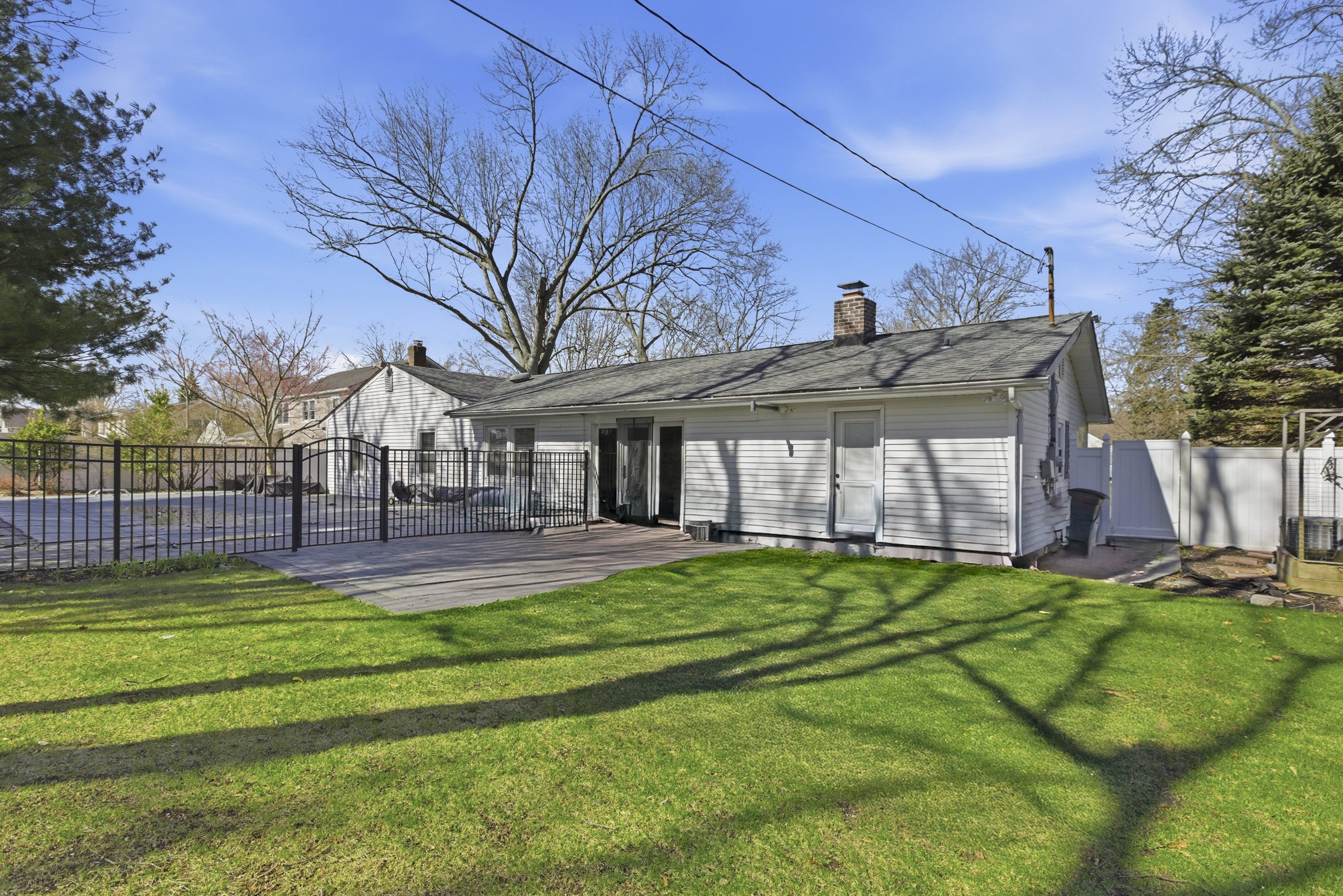 11 Shadetree Lane