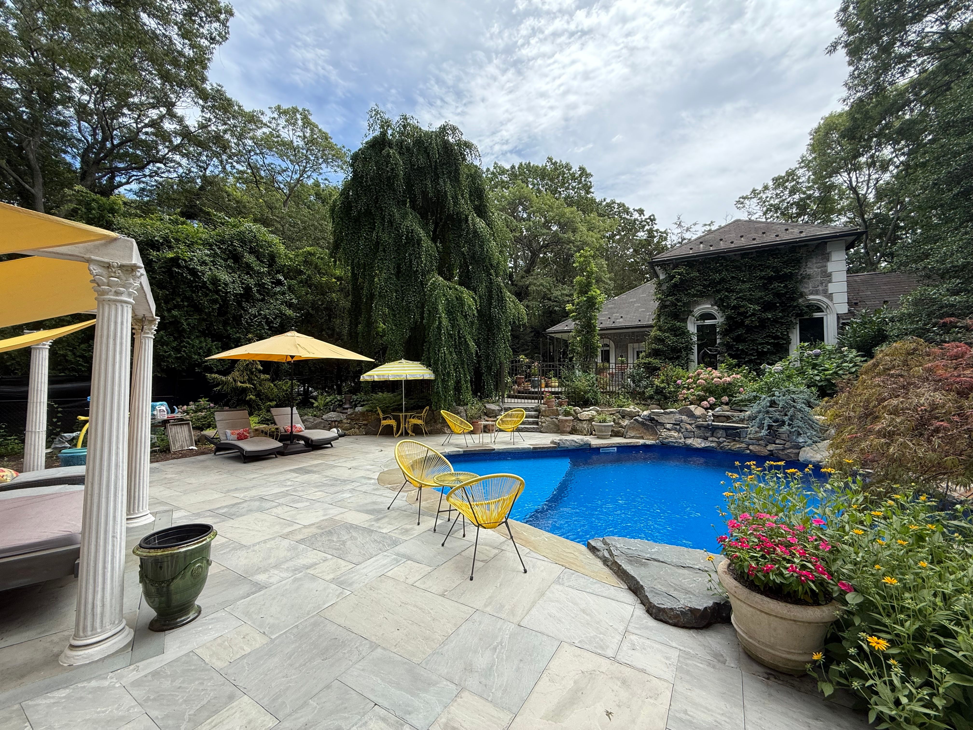 31 W Meadow Road 