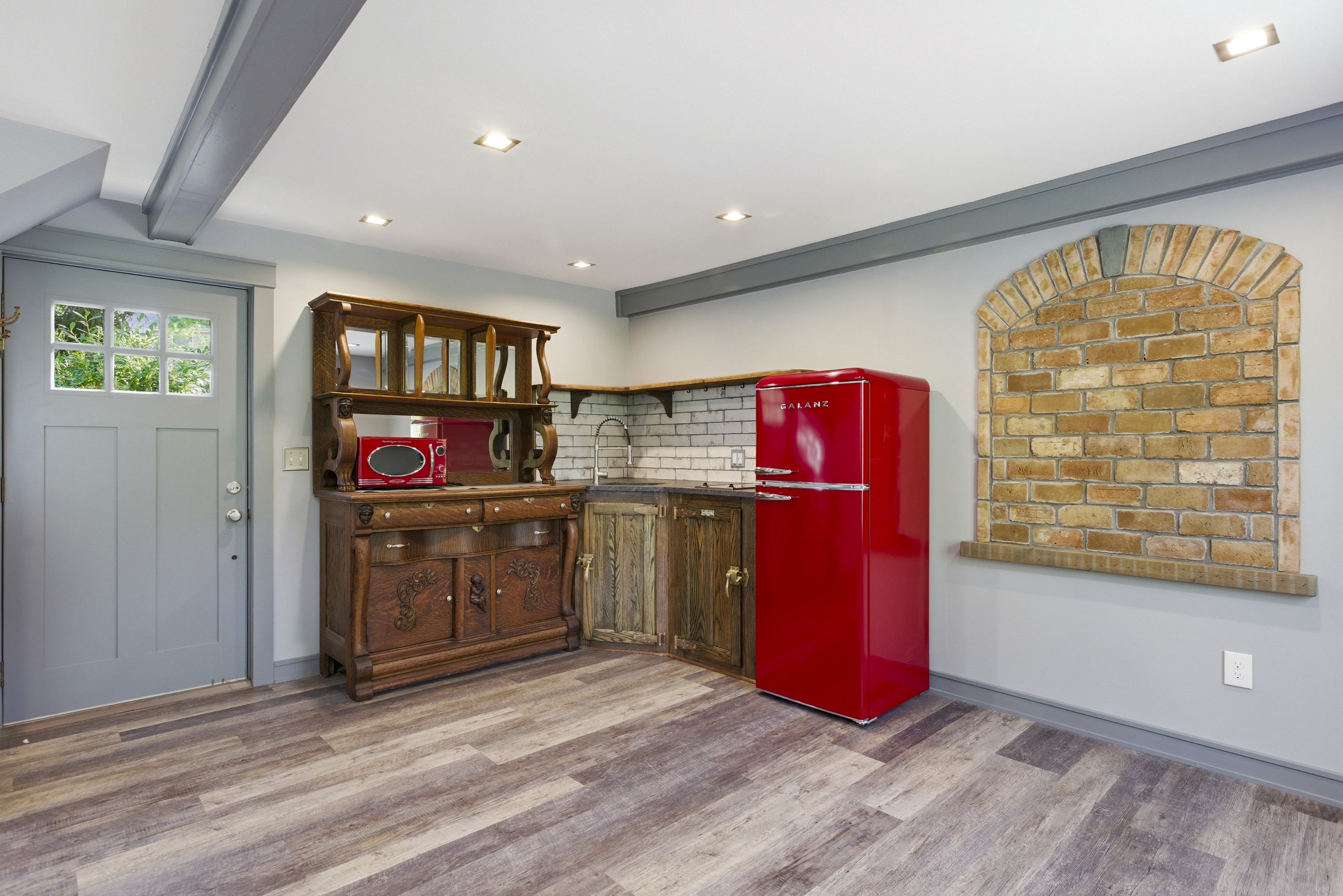 31 W Meadow Road 