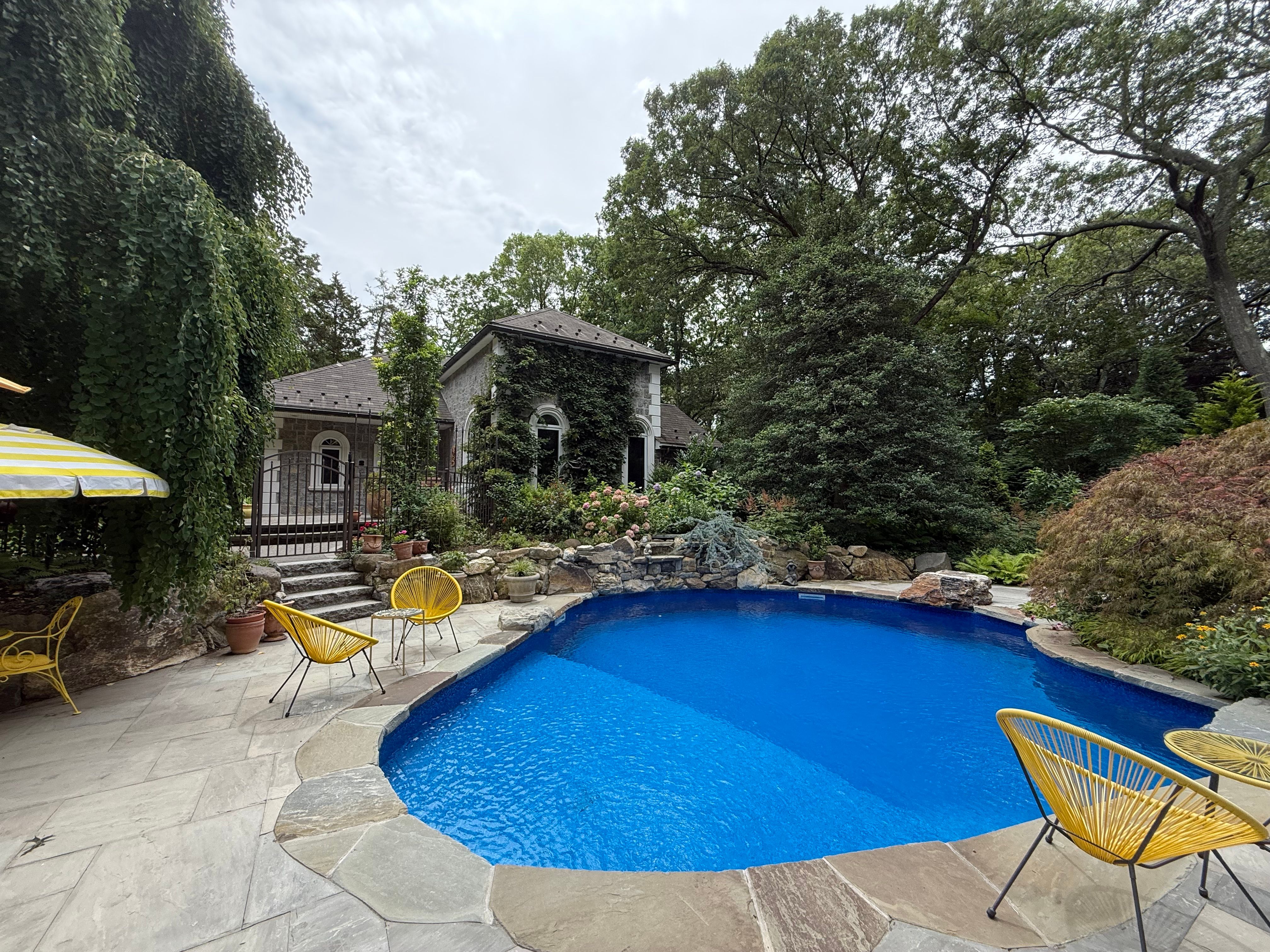 31 W Meadow Road 