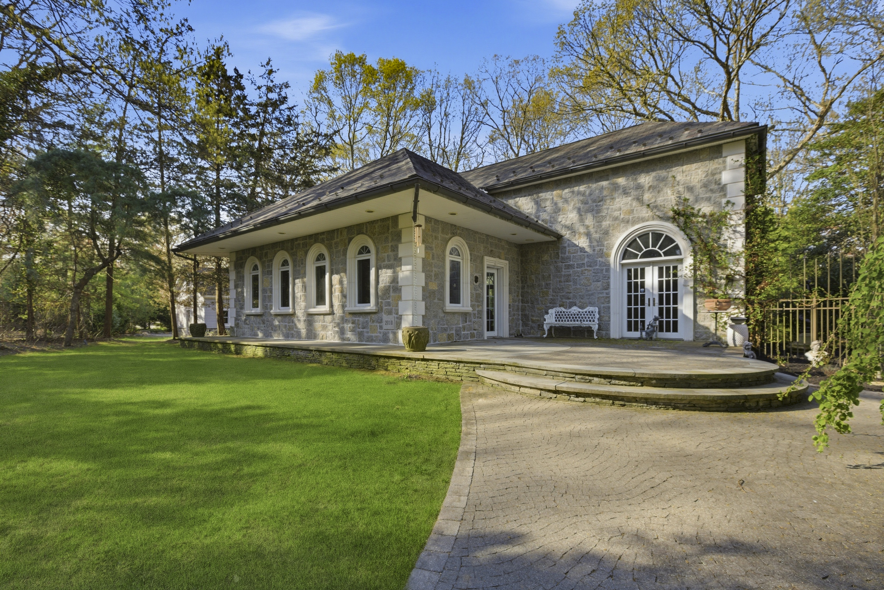 31 W Meadow Road 
