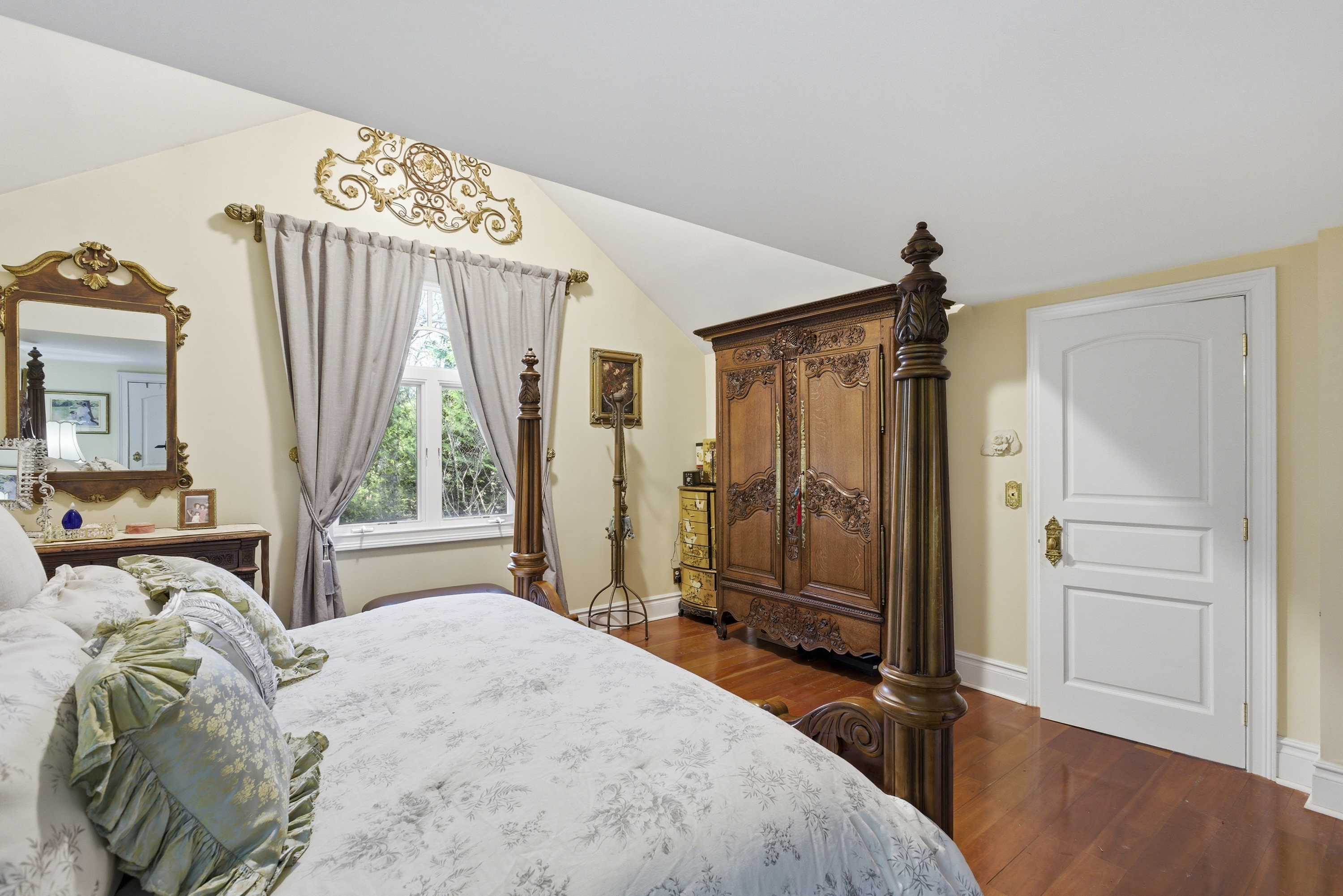 31 W Meadow Road 