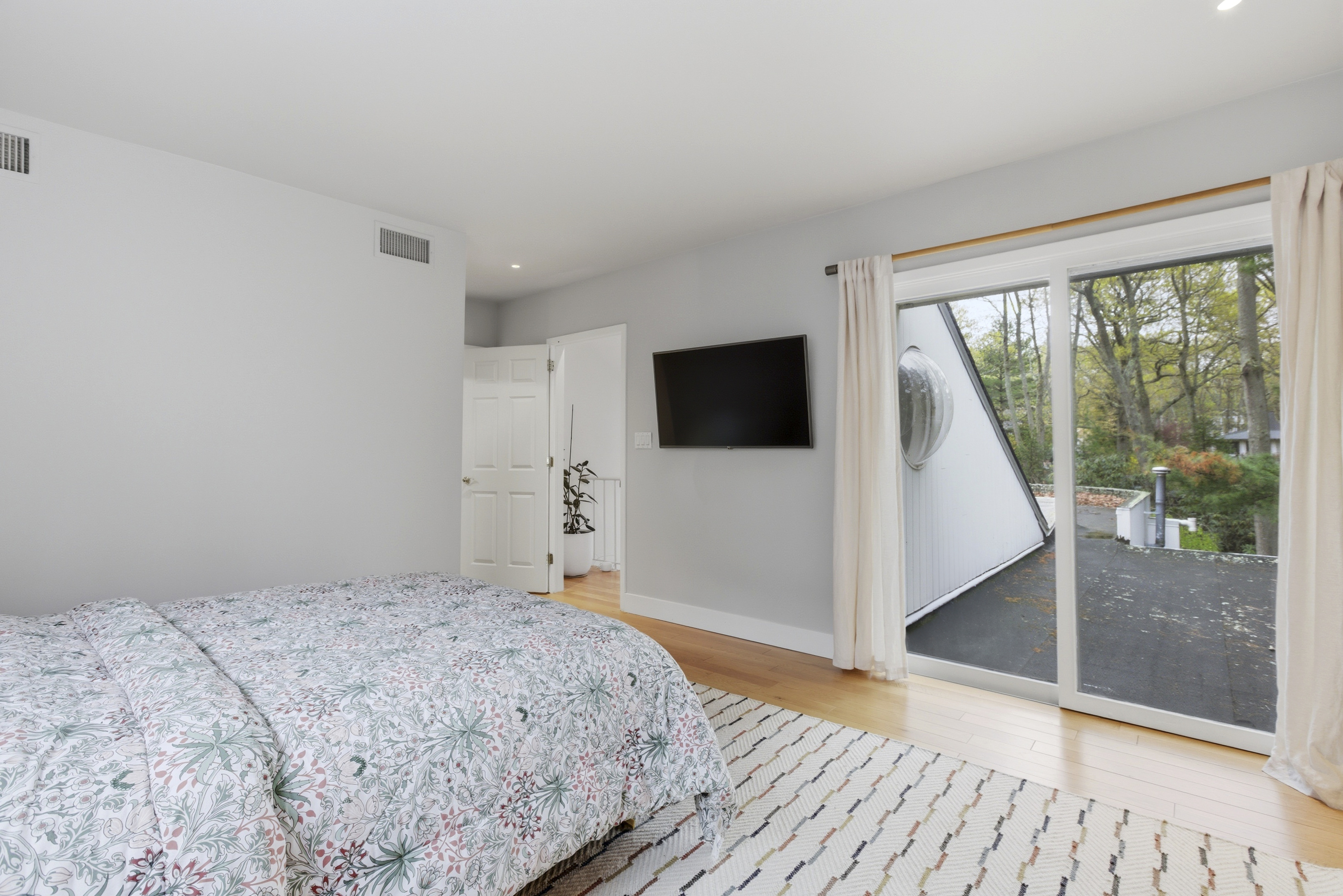 33 Hillside Road