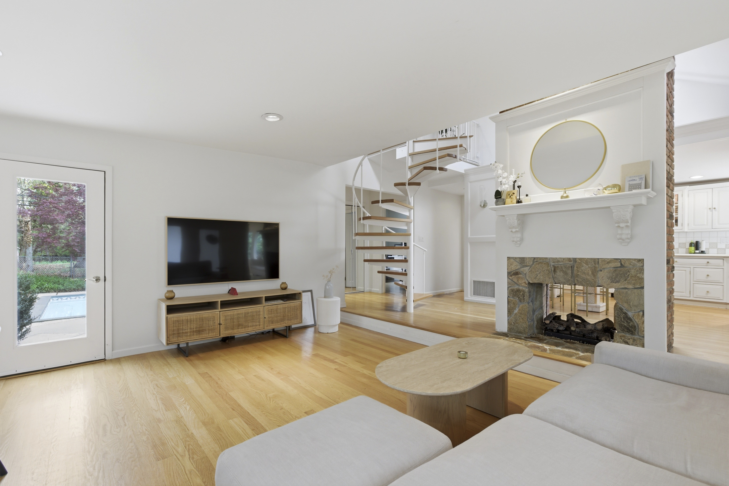 33 Hillside Road