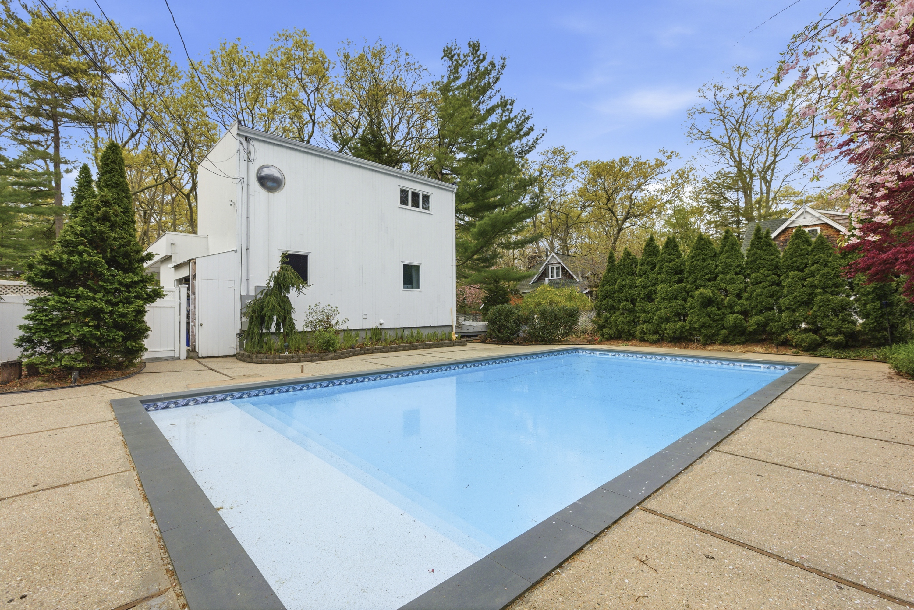 33 Hillside Road
