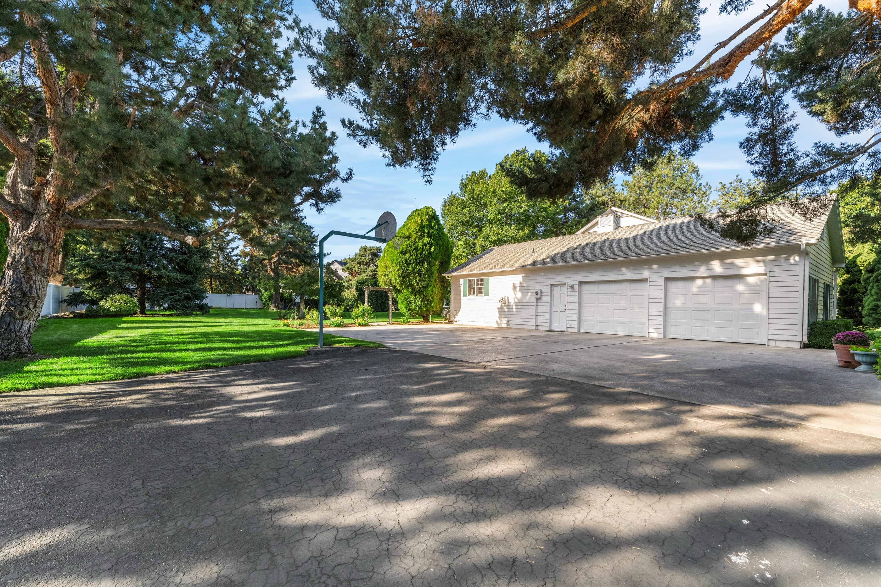 2208 Tawny Woods Place 