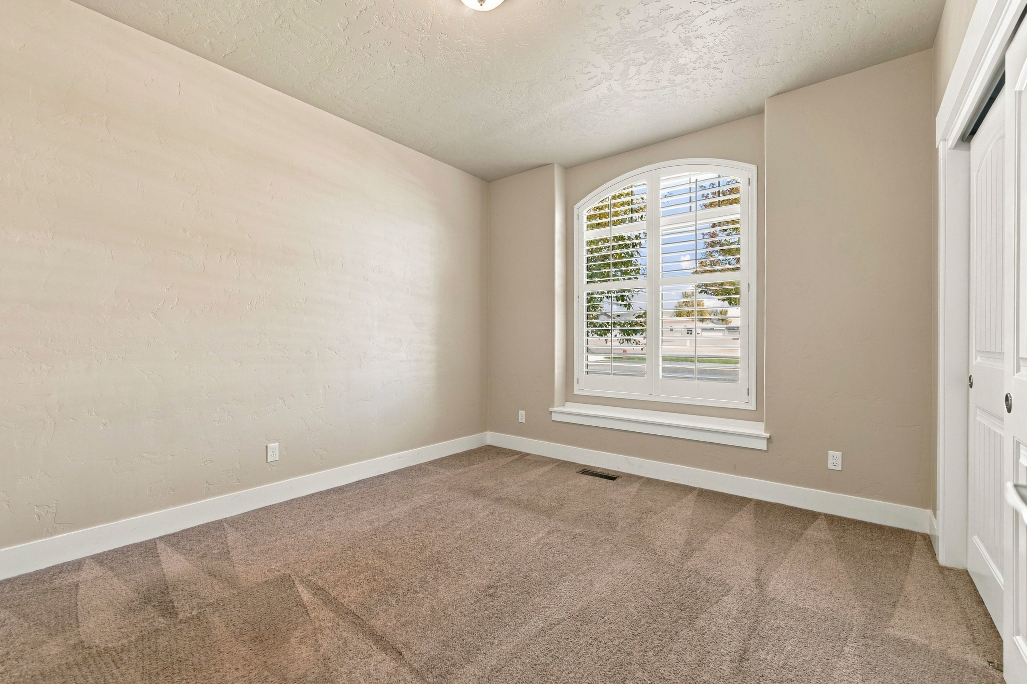 265 W Hidden Meadow Way