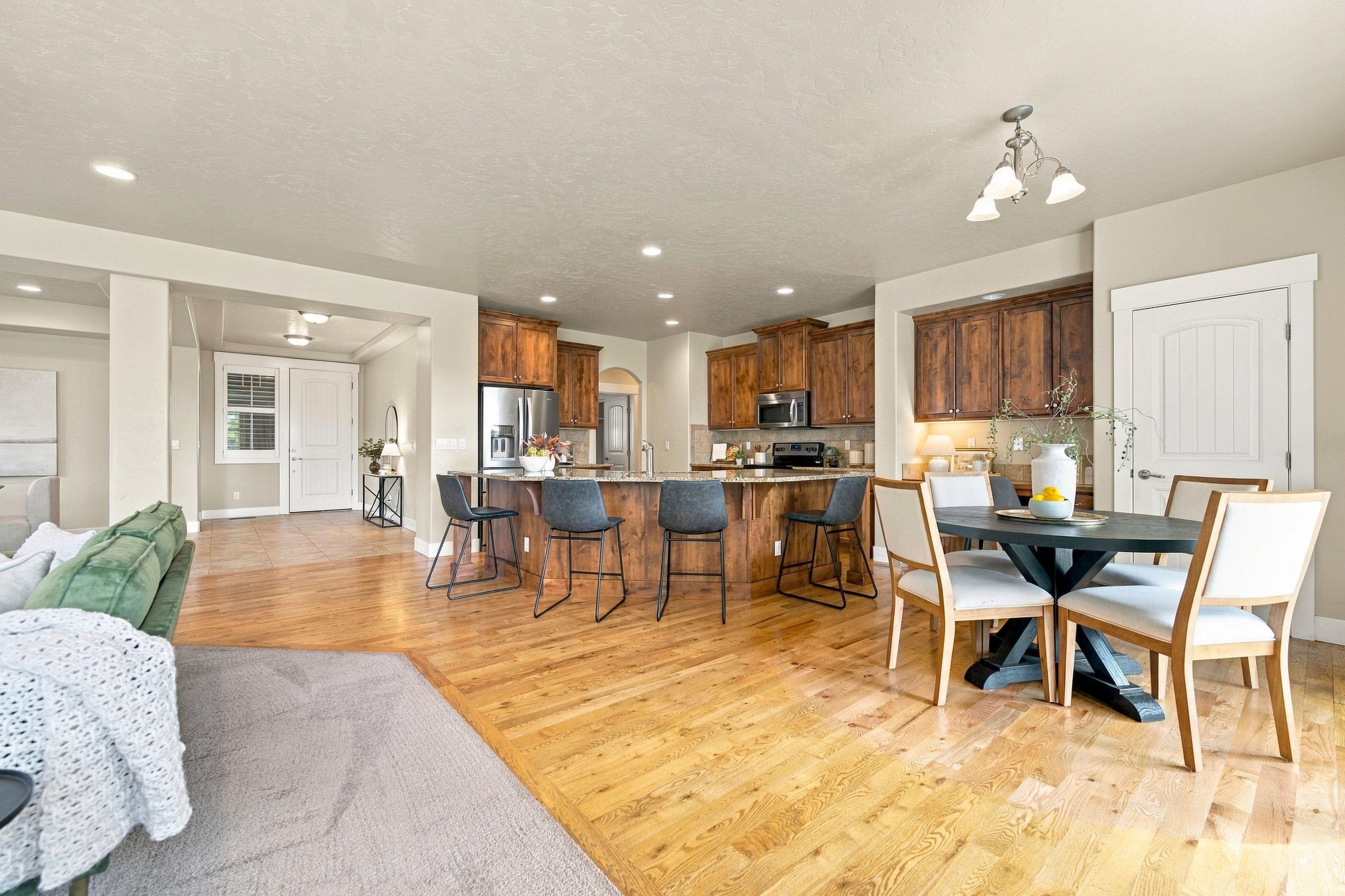 265 W Hidden Meadow Way