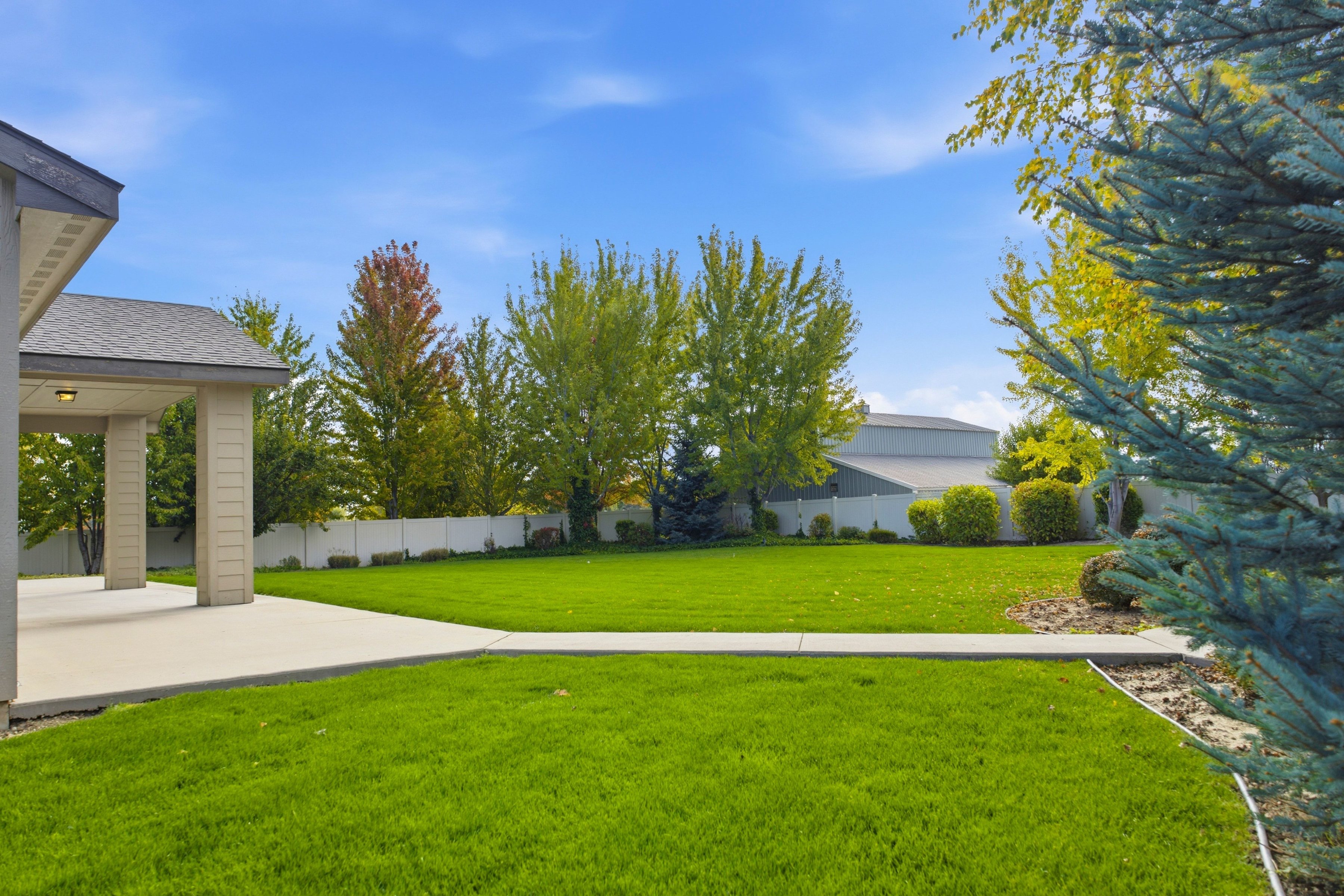 265 W Hidden Meadow Way