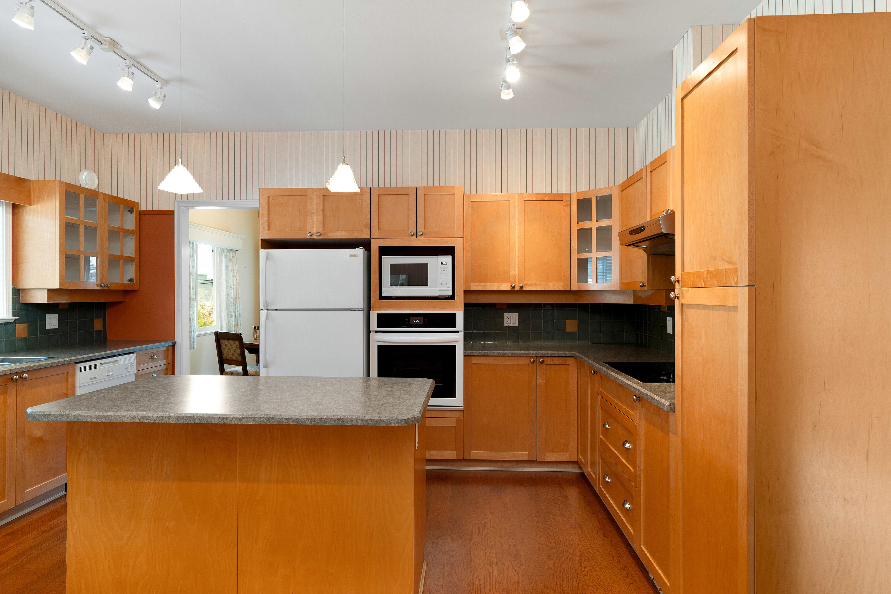 13-2235 Harbour Road