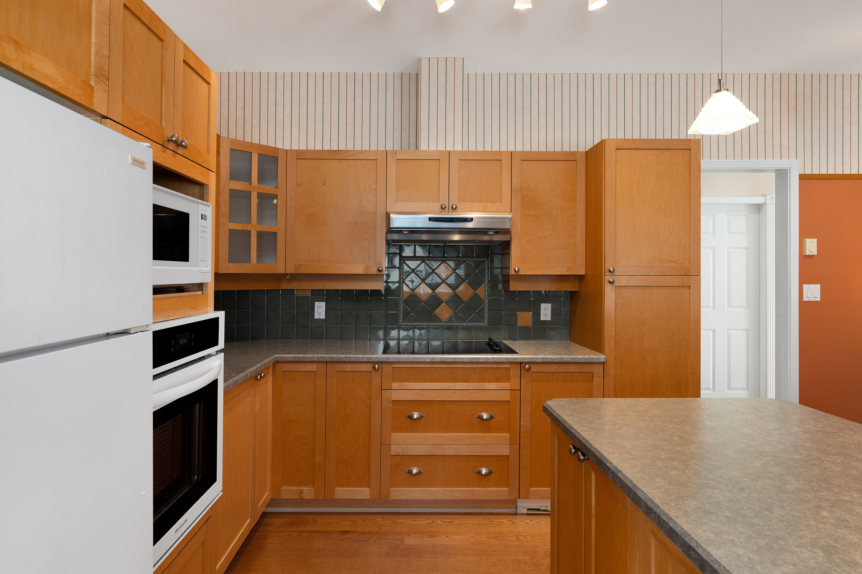 13-2235 Harbour Road