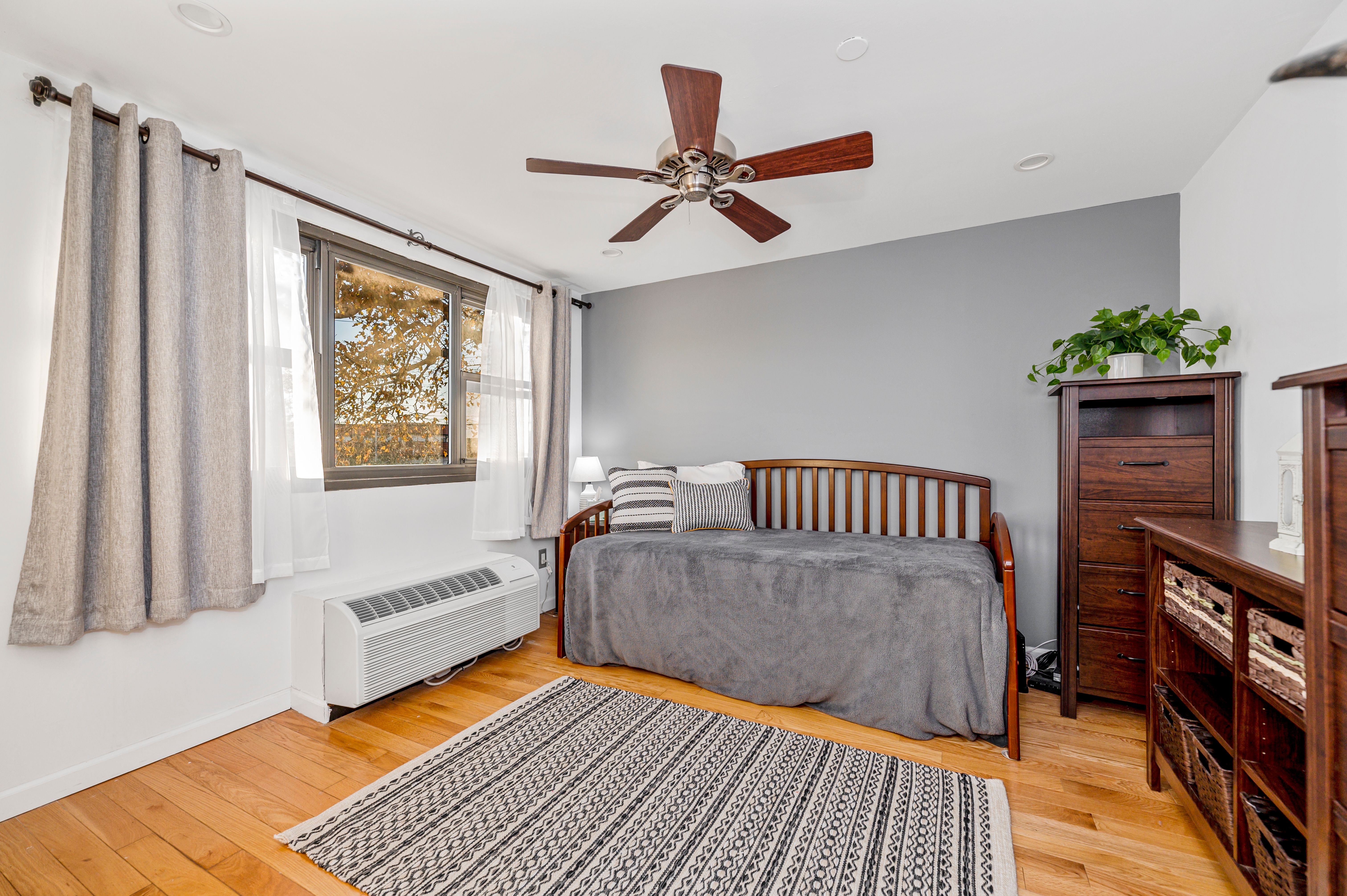 185 W Park Avenue Unit# 201