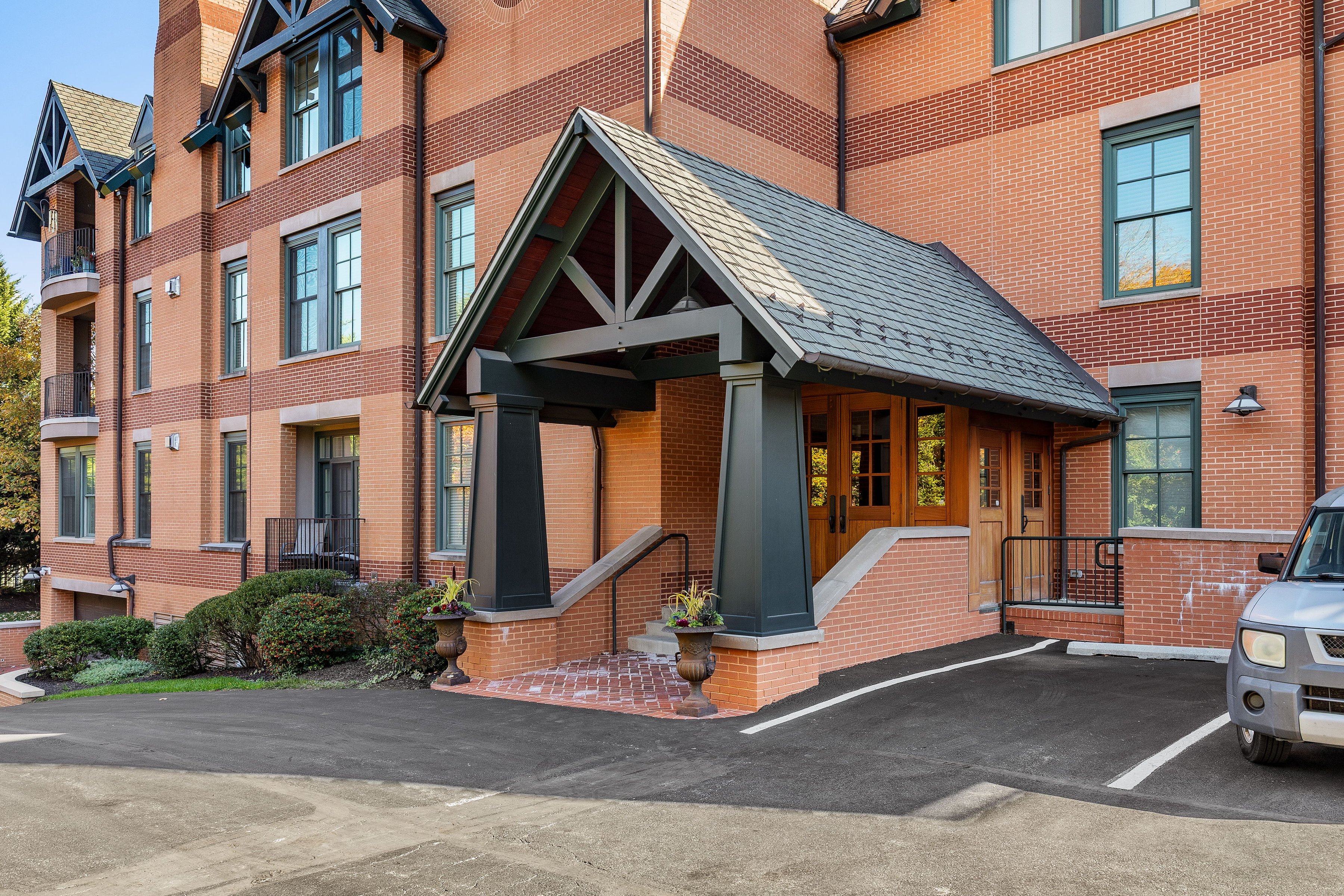 115 East Montgomery Avenue Unit 3B