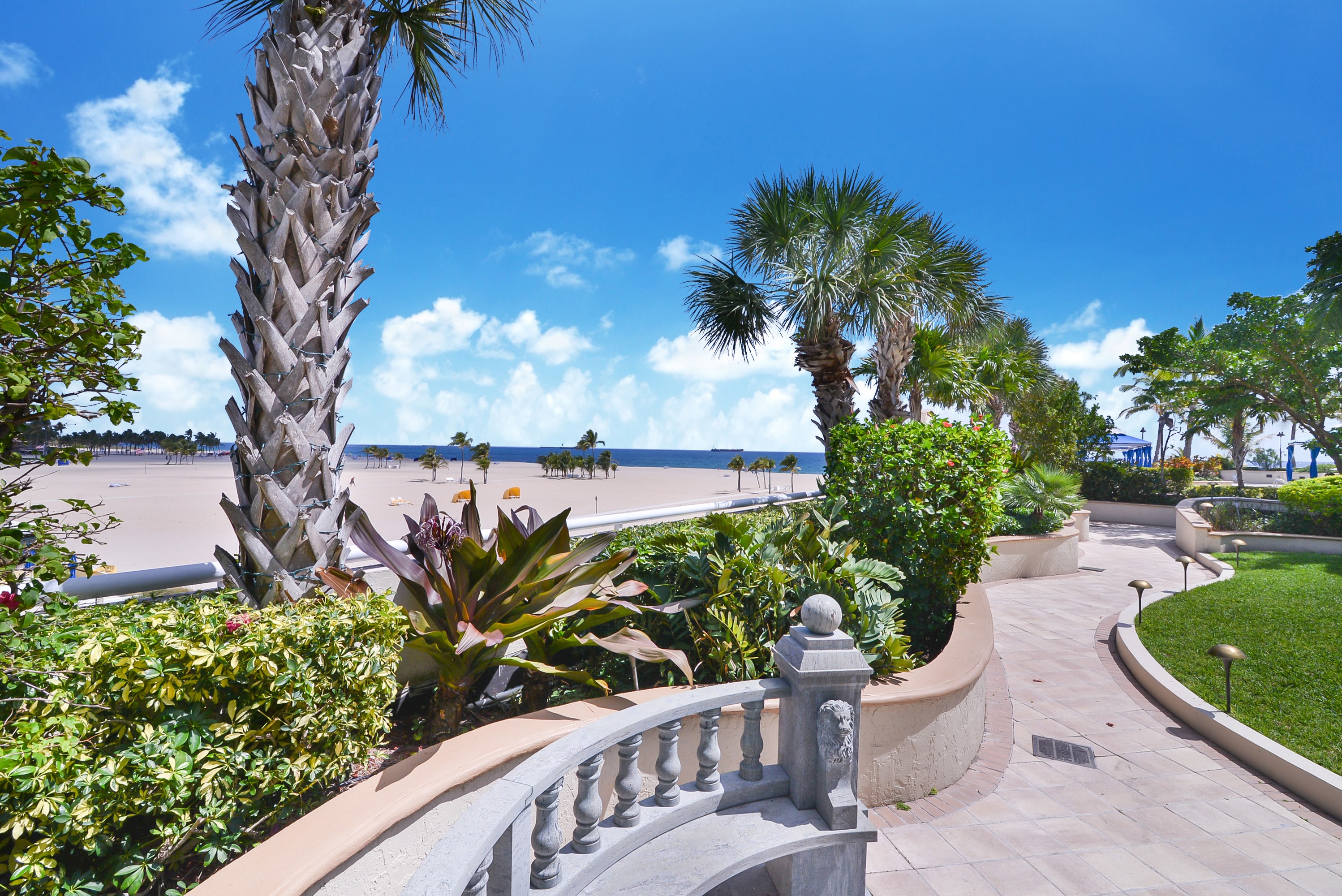 2100 S Ocean Lane #1206 