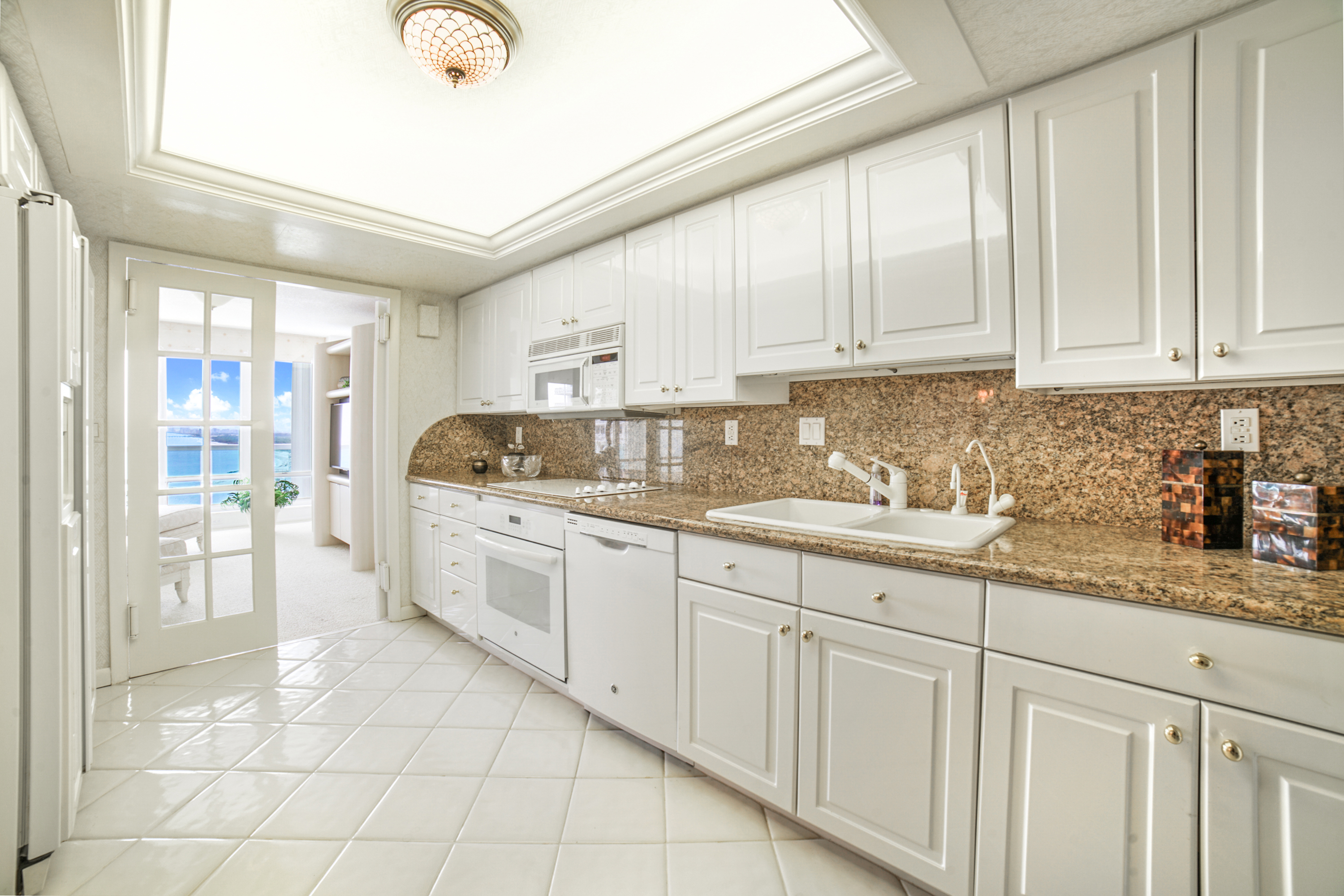 2100 S Ocean Lane #1206 