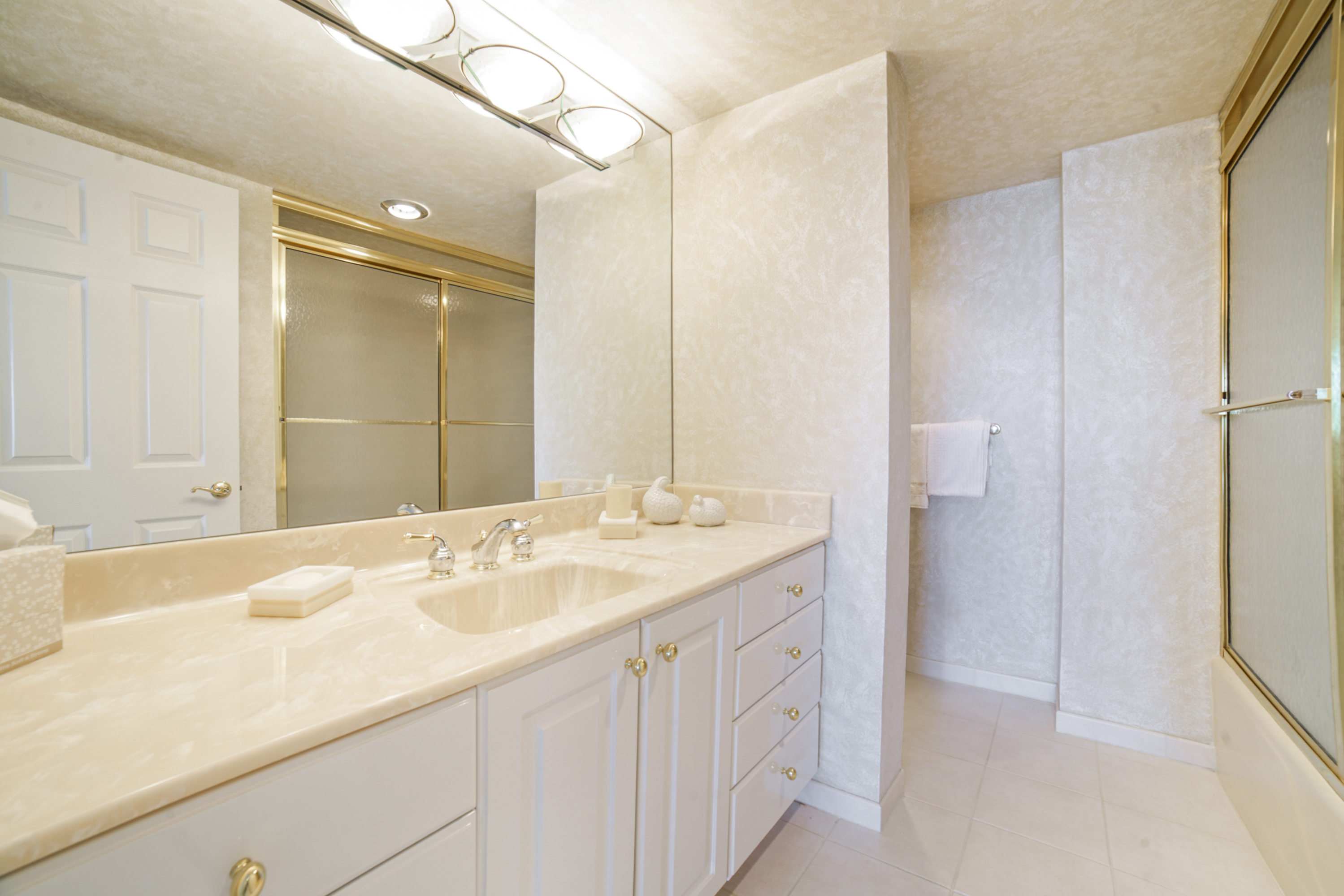 2100 S Ocean Lane #1206 