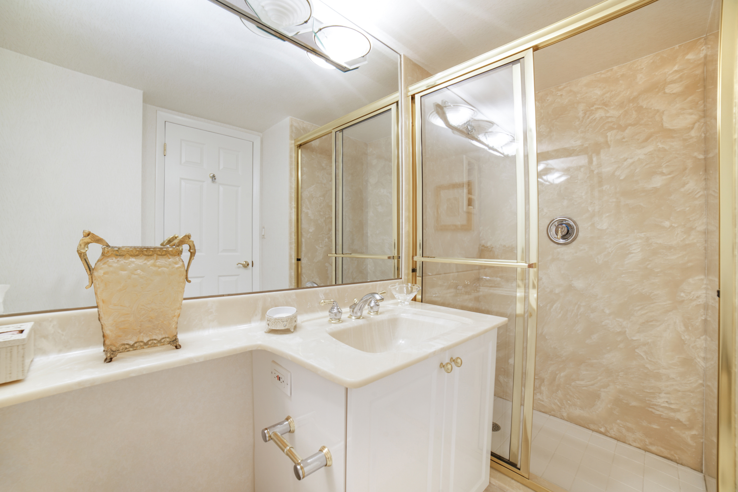 2100 S Ocean Lane #1206 
