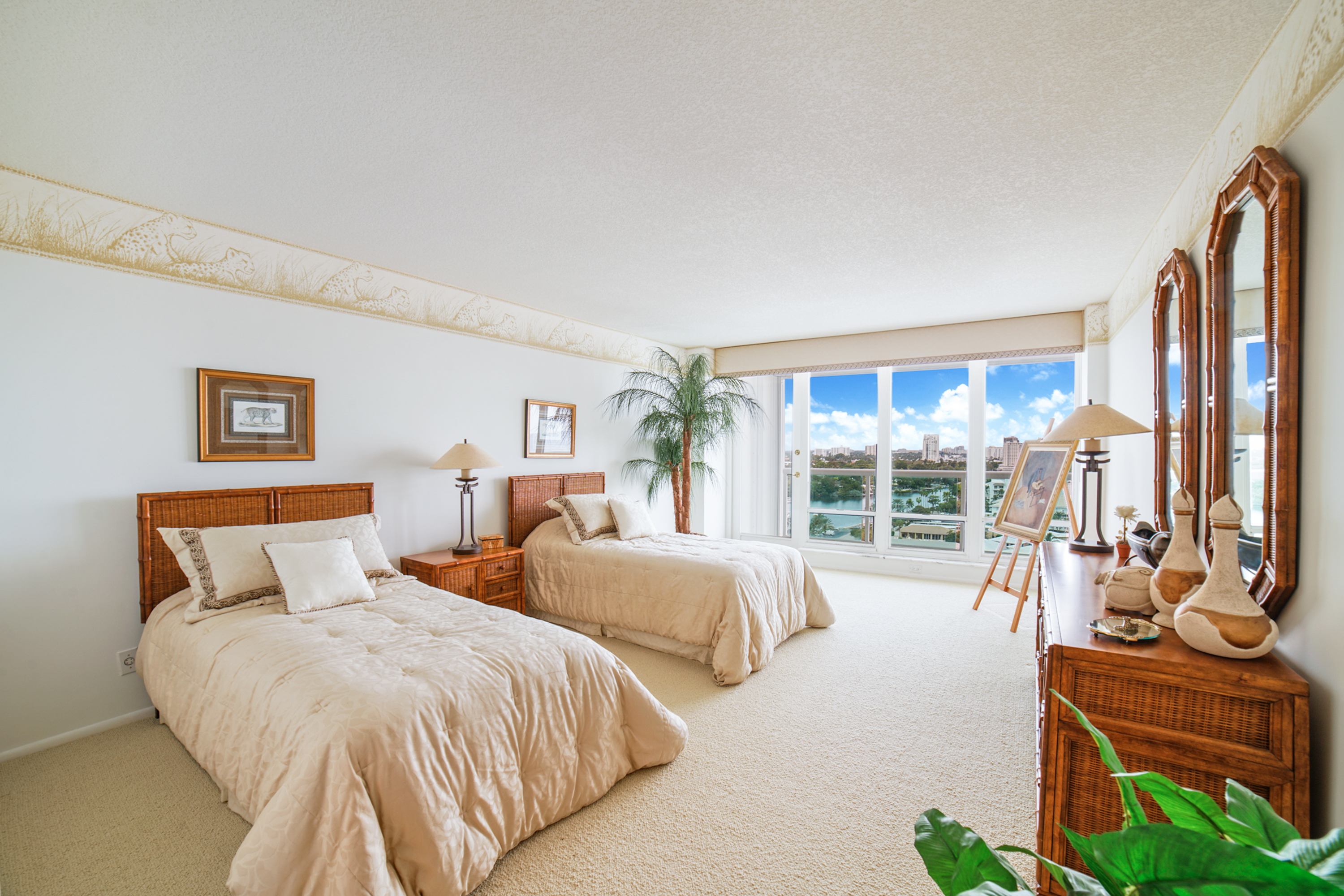 2100 S Ocean Lane #1206 