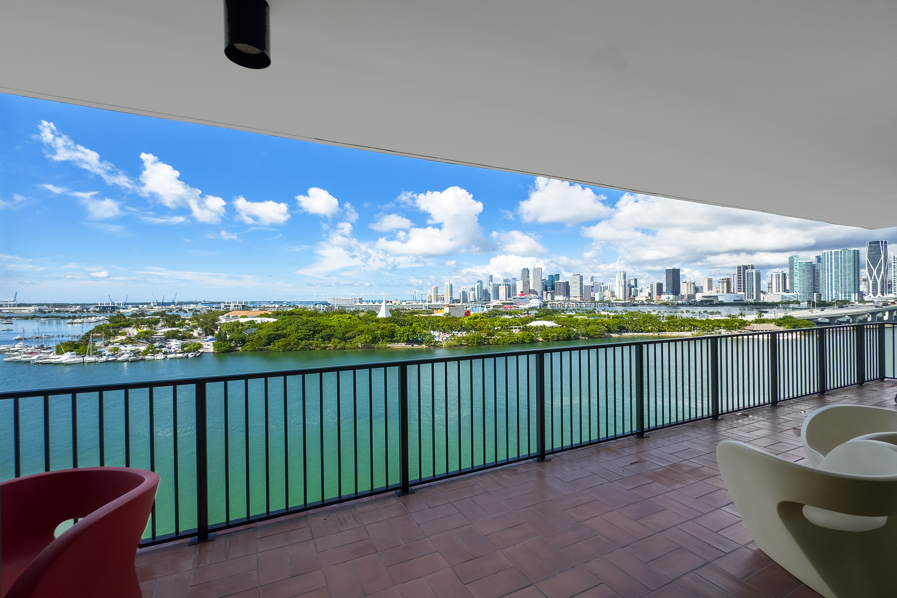 1000 Venetian Way 1103