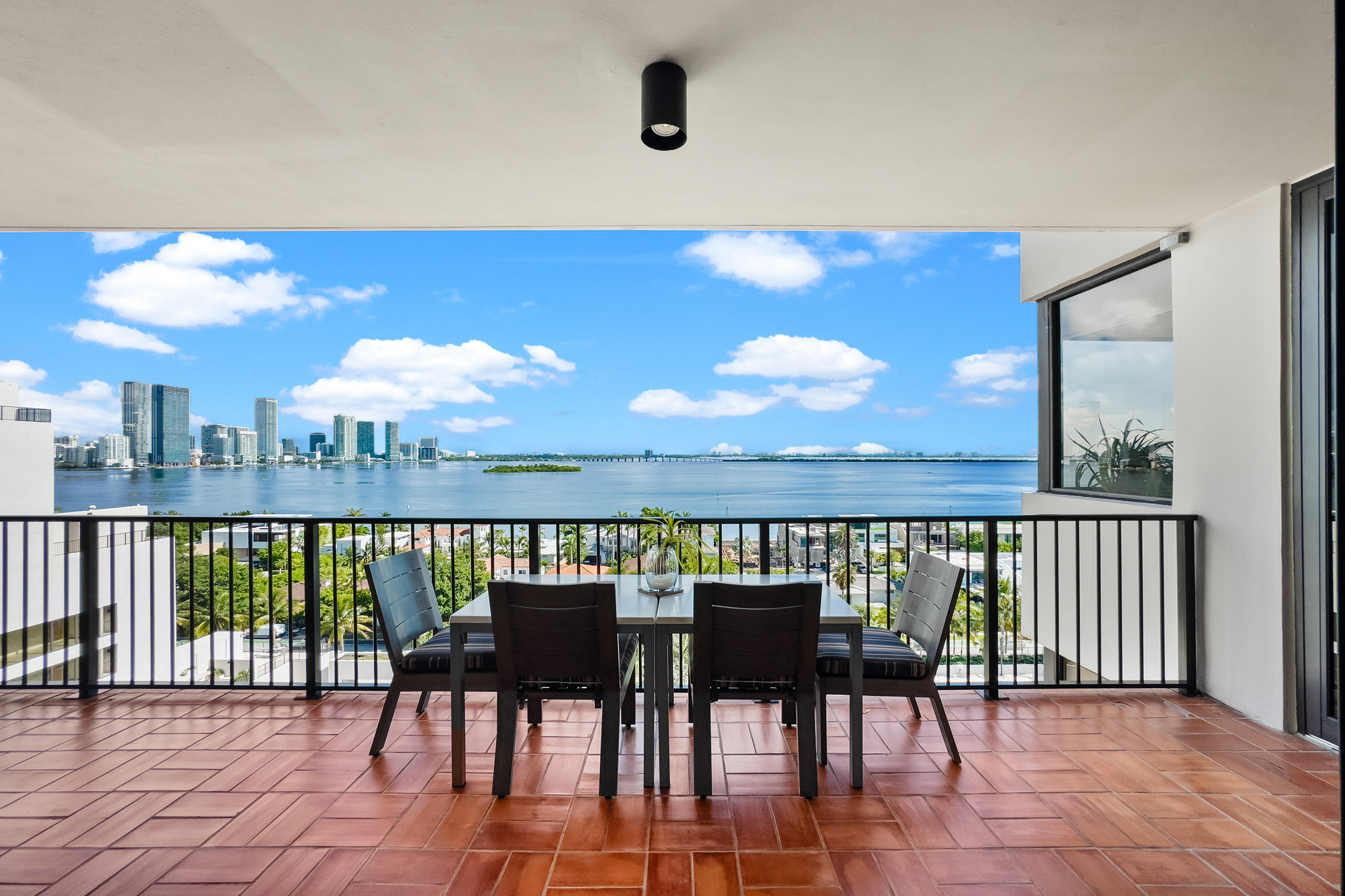 1000 Venetian Way 1103