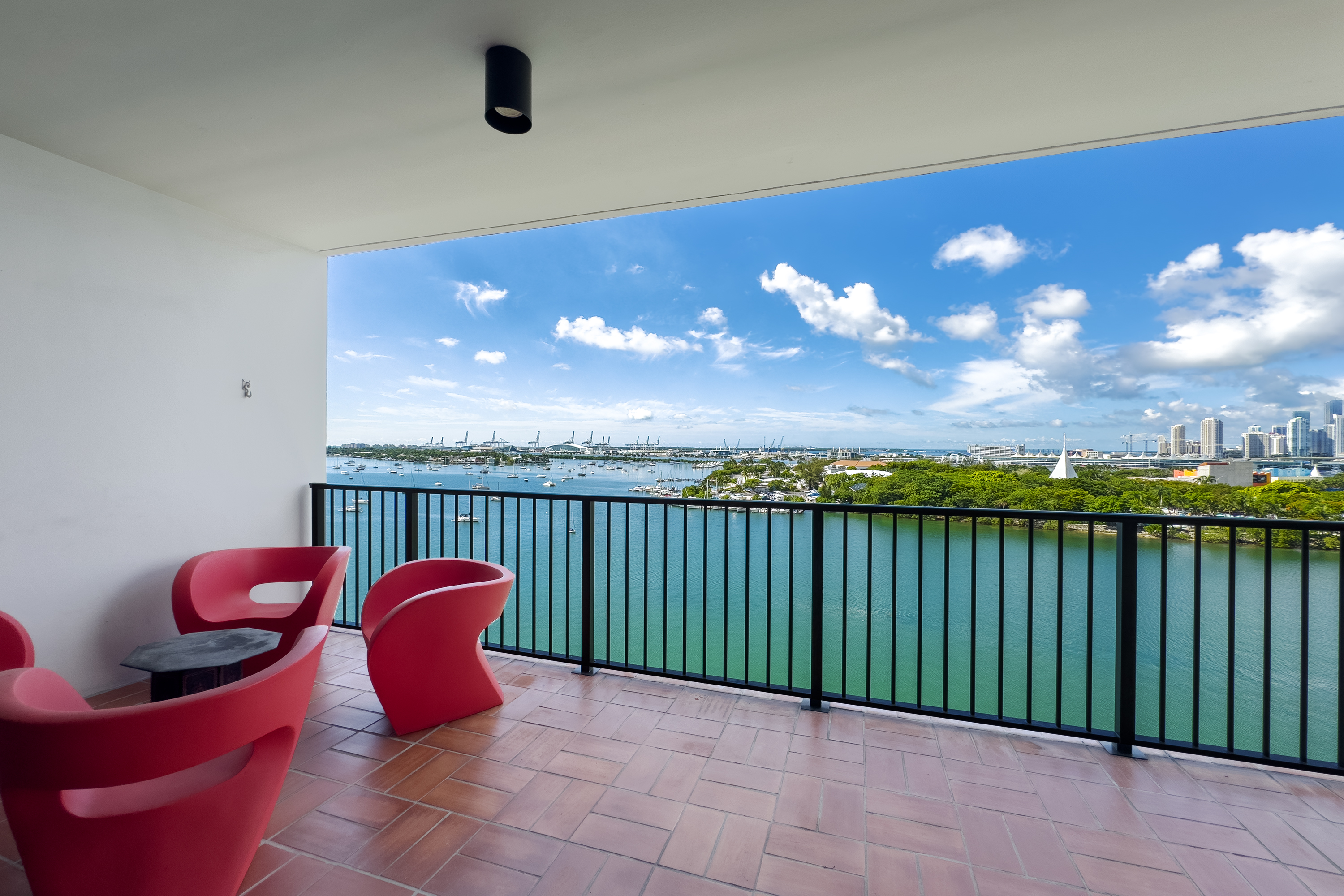 1000 Venetian Way 1103