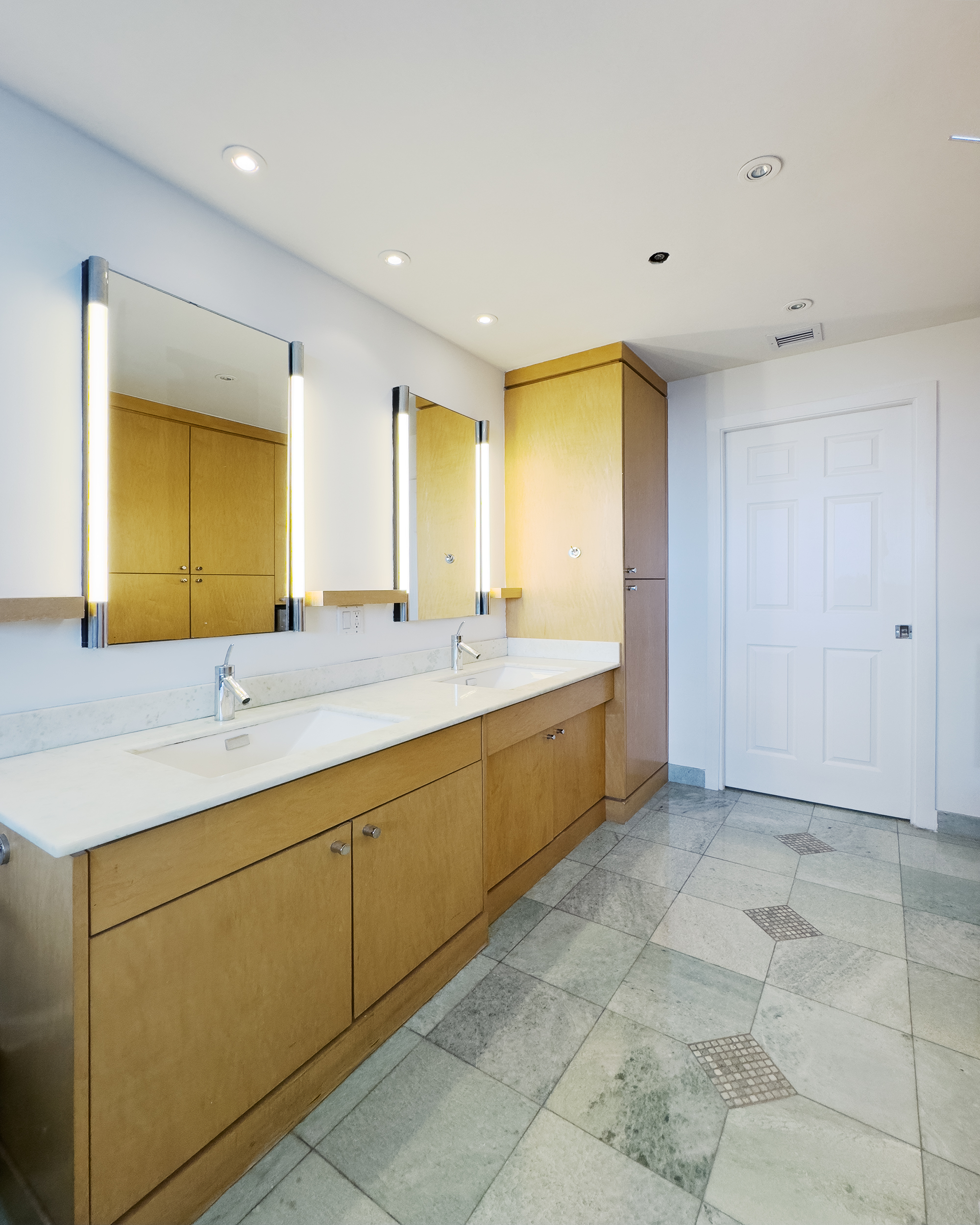 1000 Venetian Way 1103