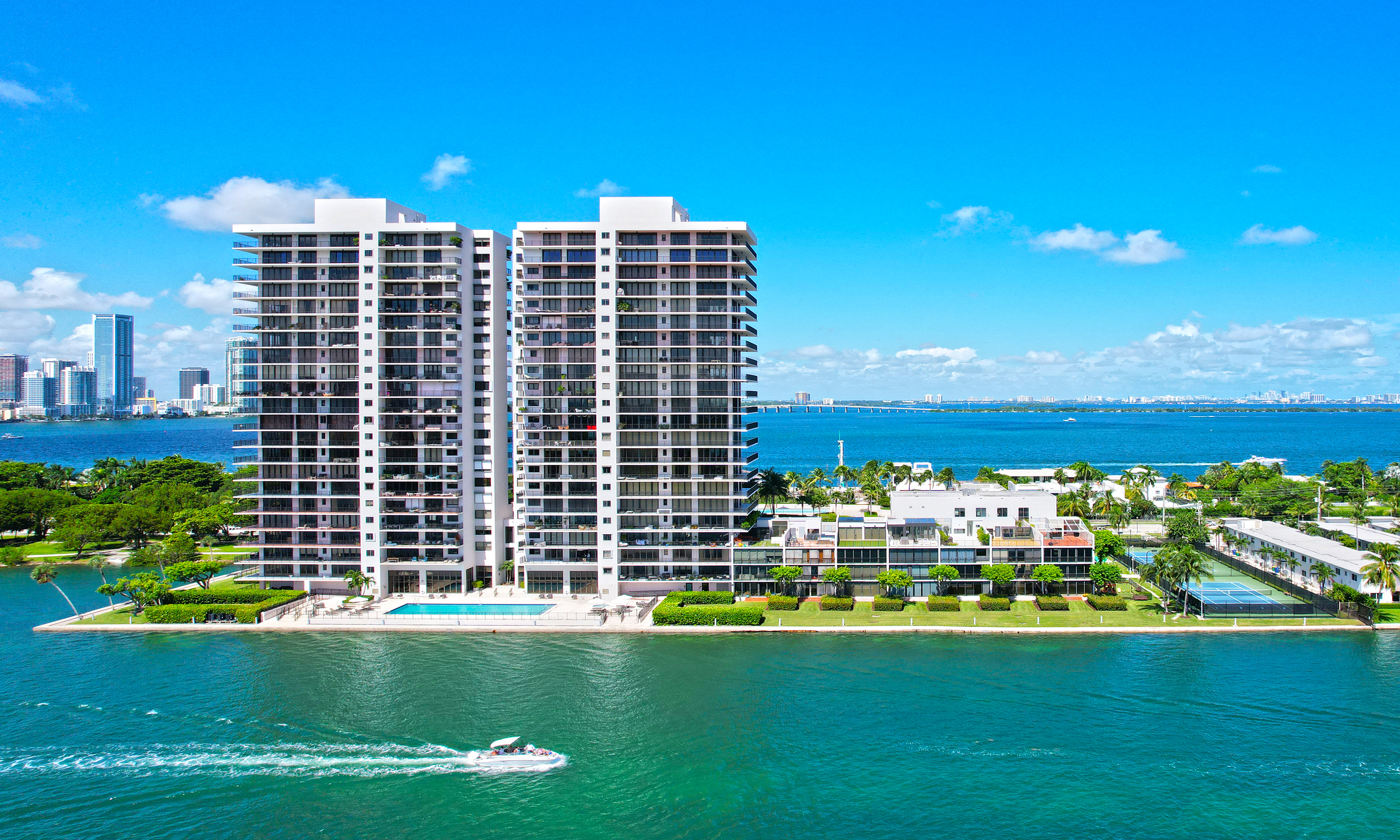 1000 Venetian Way 1103