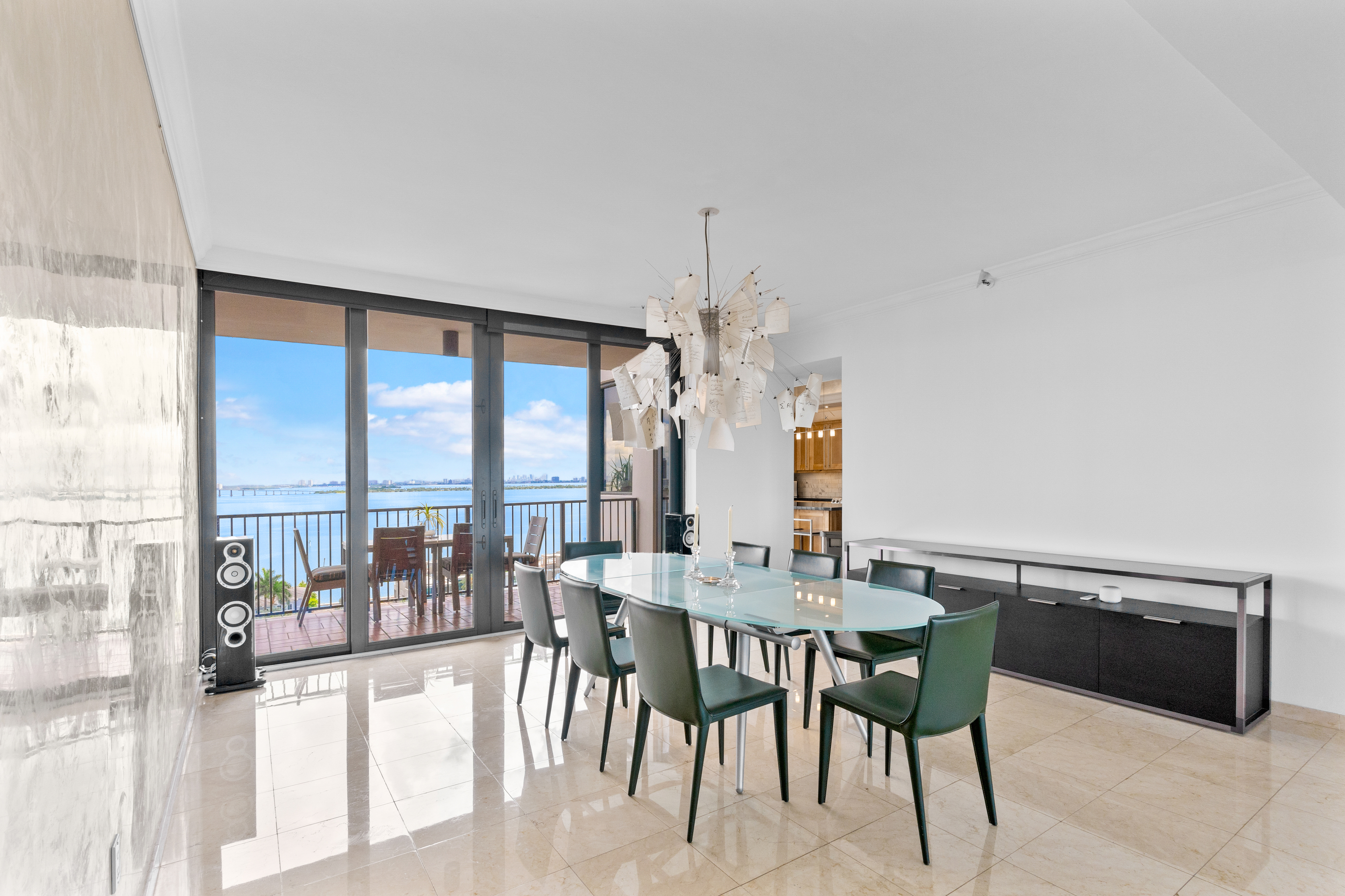 1000 Venetian Way 1103