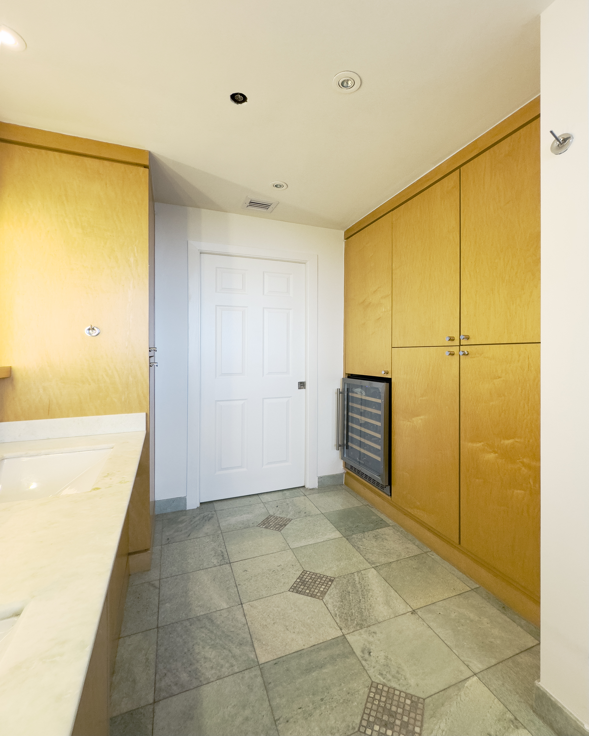 1000 Venetian Way 1103