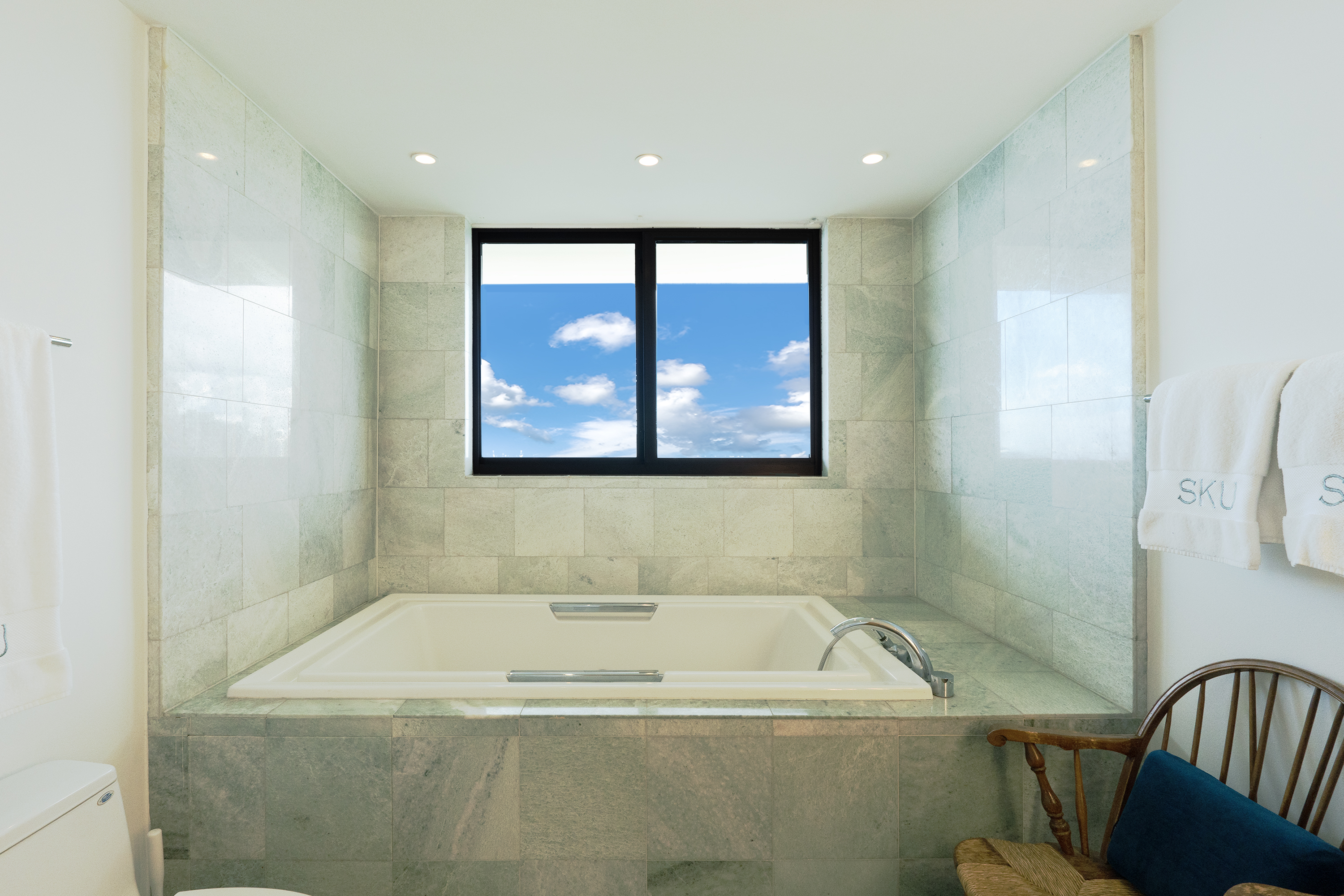 1000 Venetian Way 1103