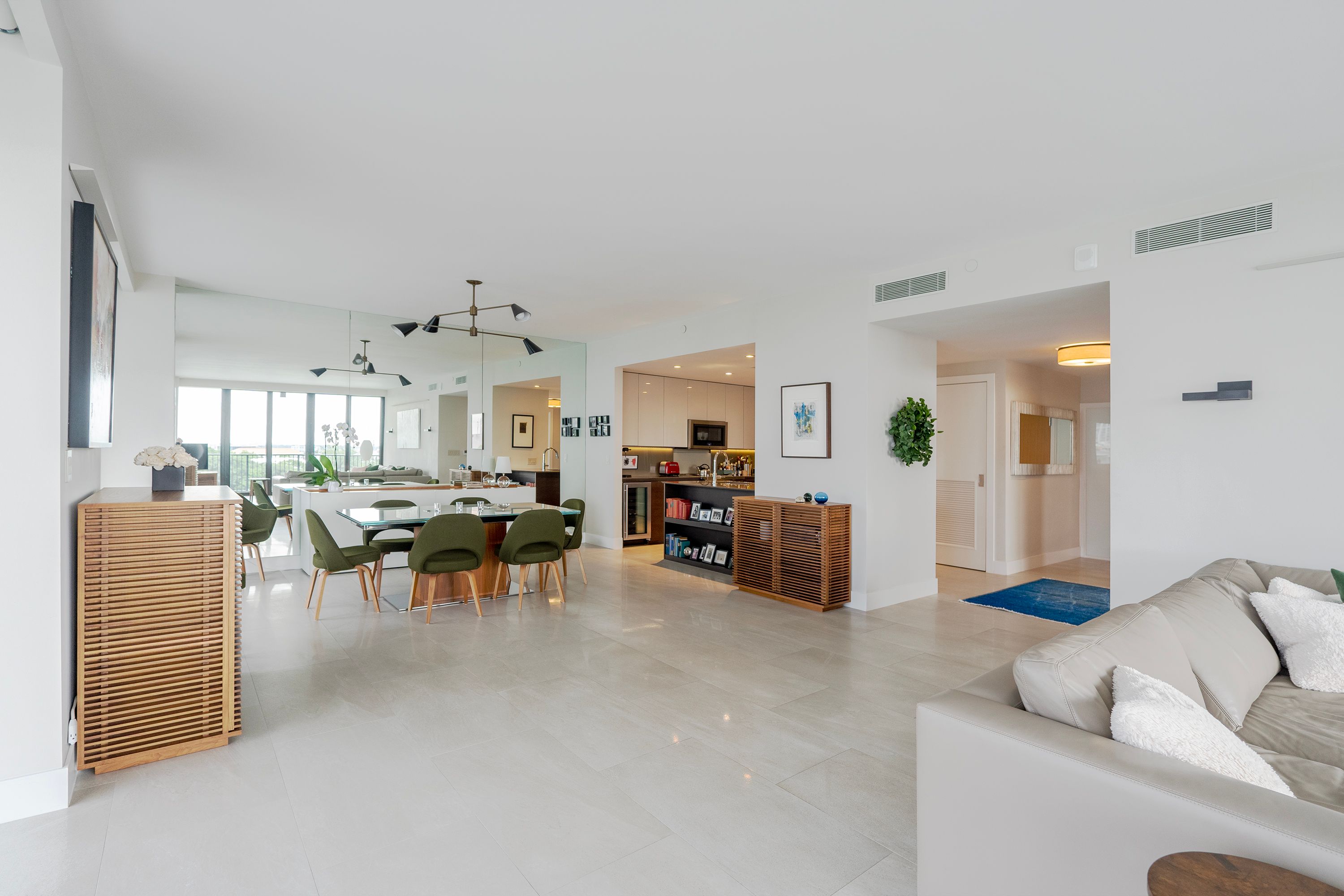 1000 Venetian Way 804