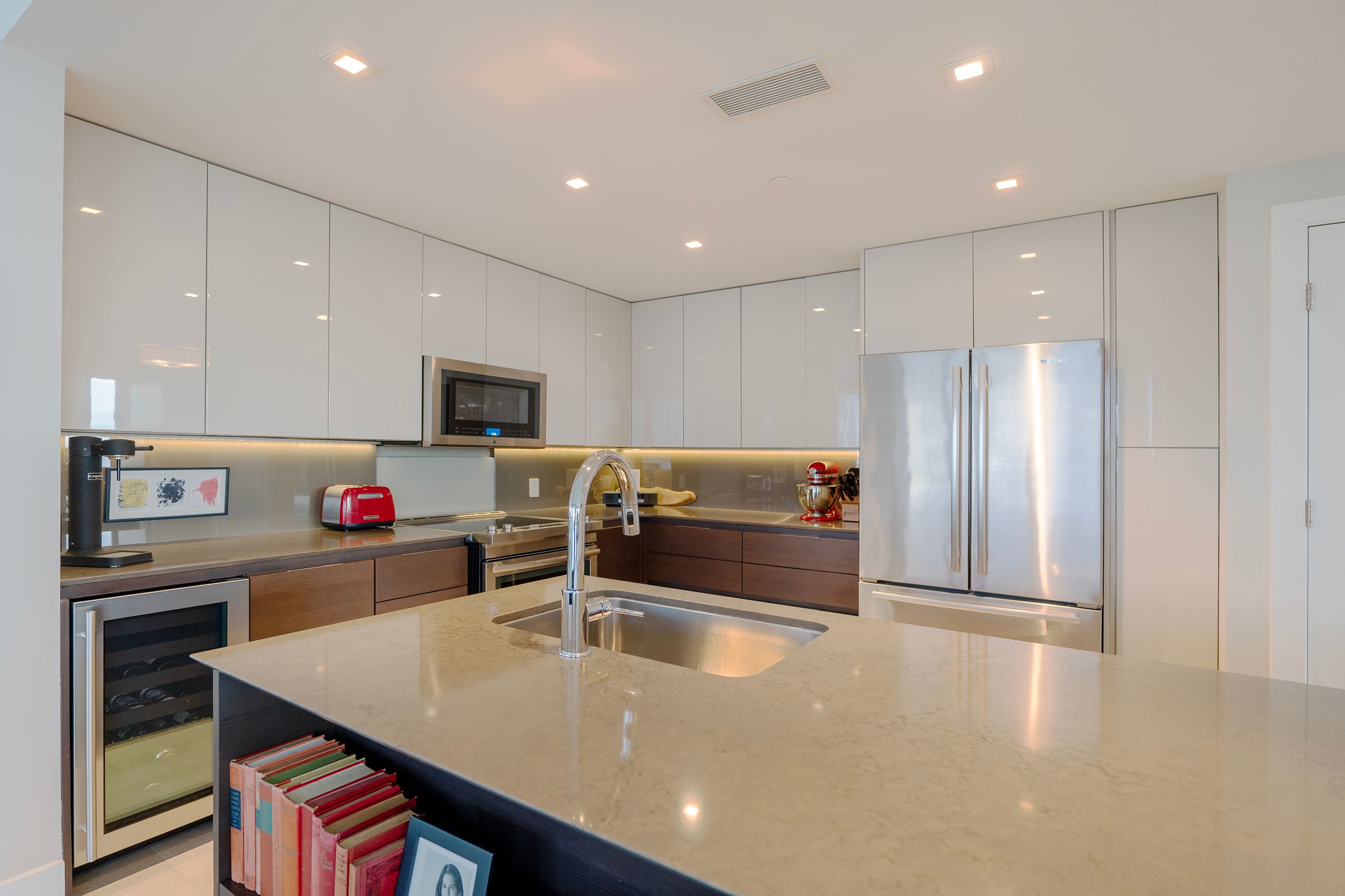 1000 Venetian Way 804