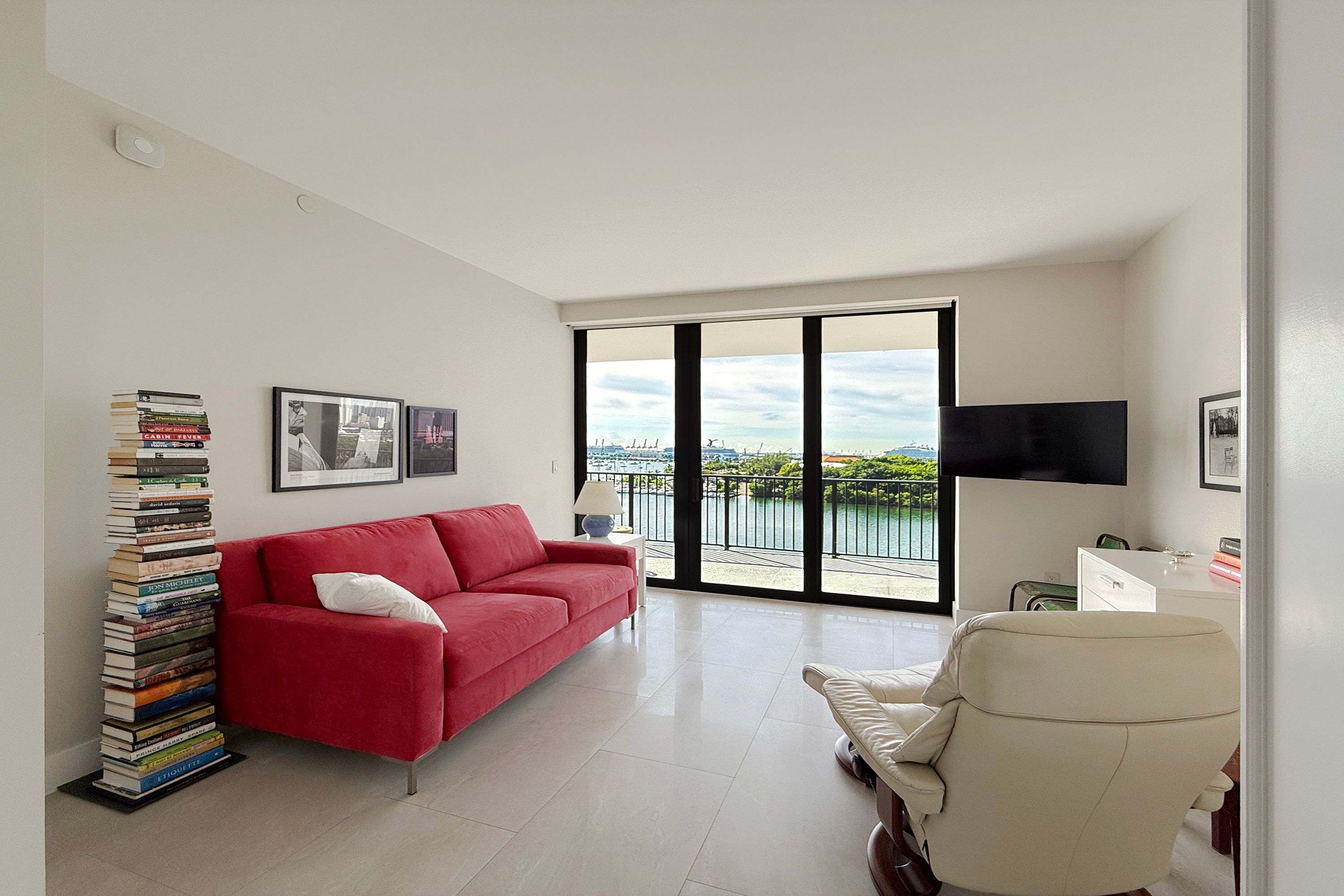 1000 Venetian Way 804