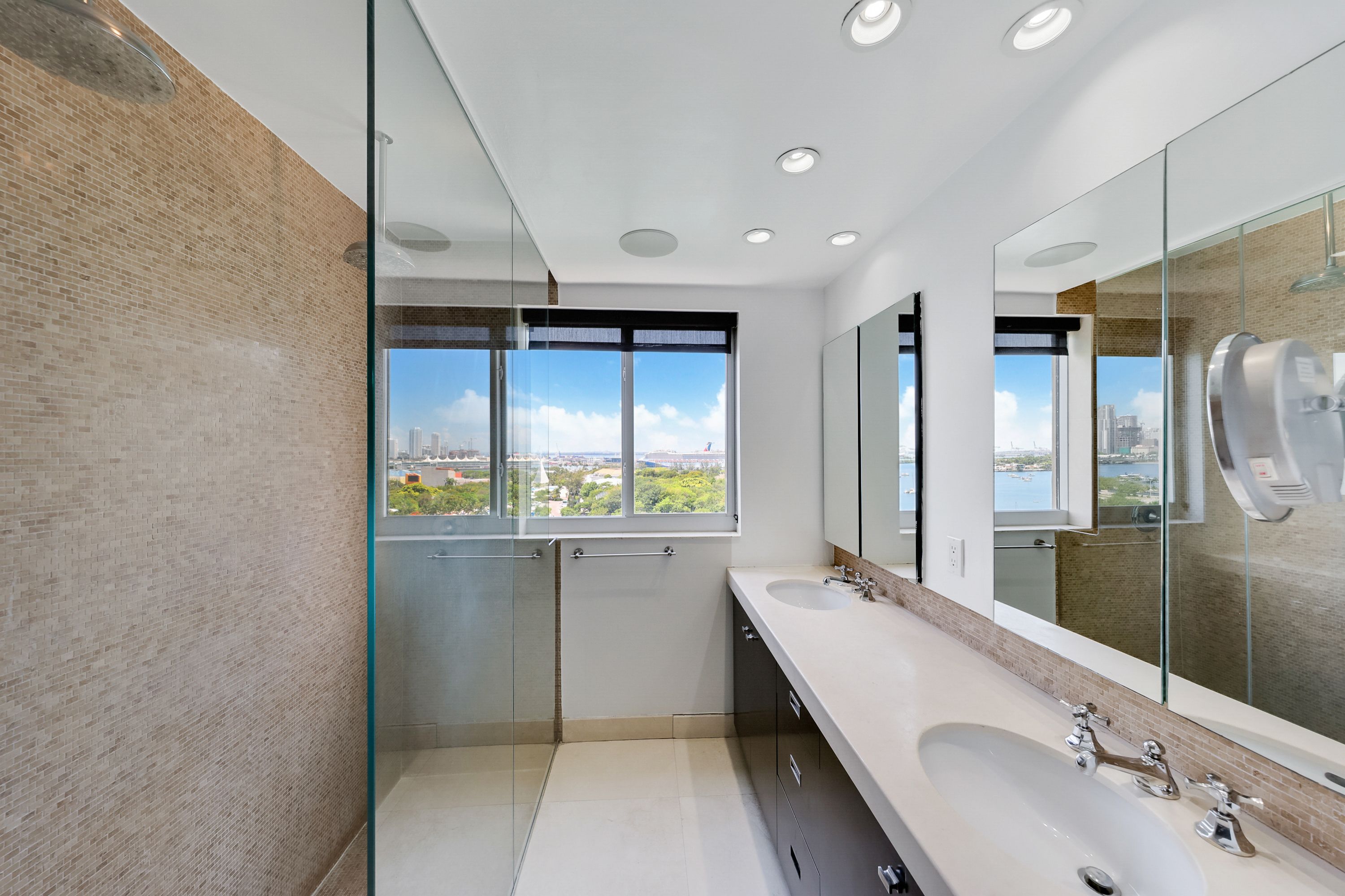 1000 Venetian Way Unit# 1304