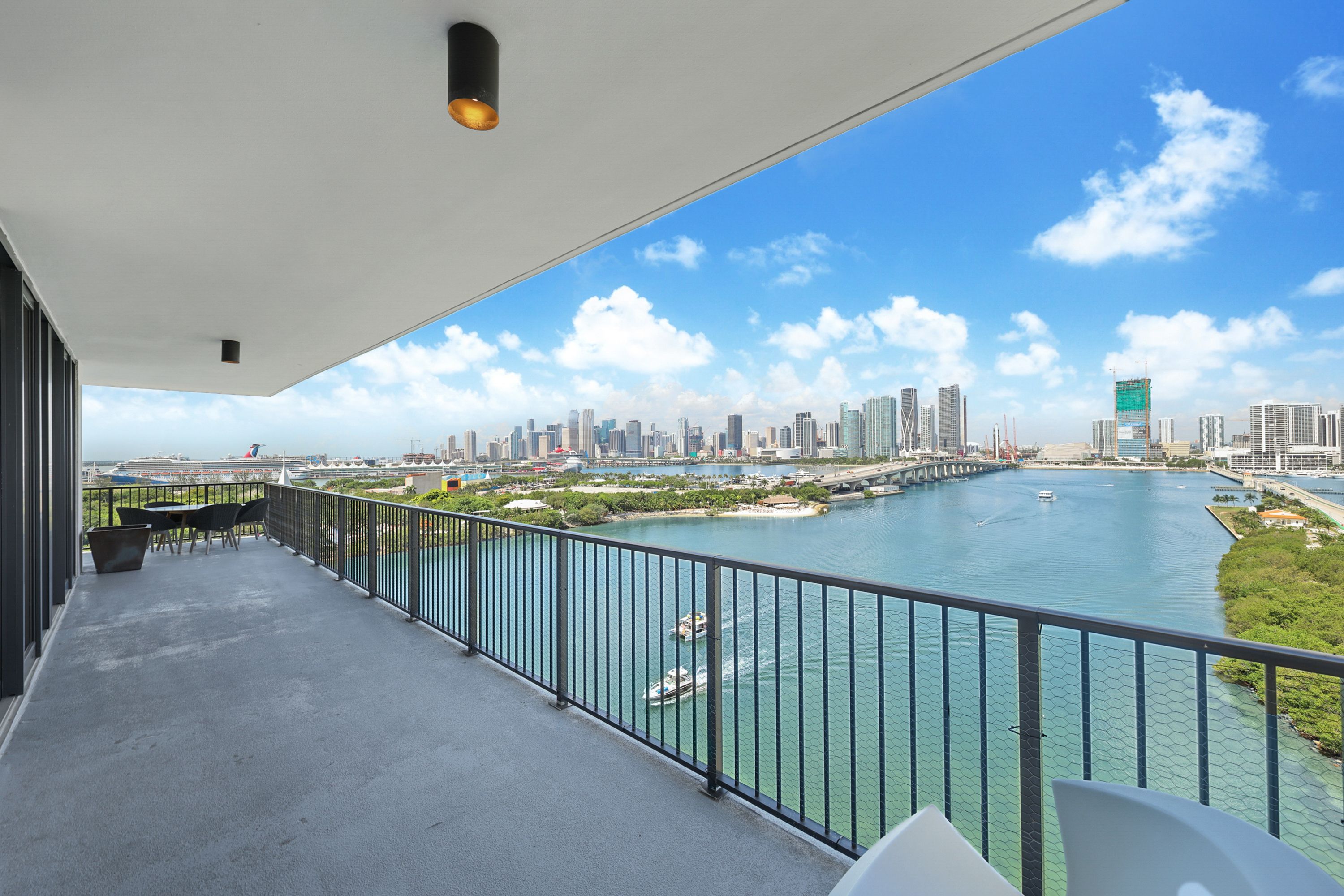 1000 Venetian Way Unit# 1304