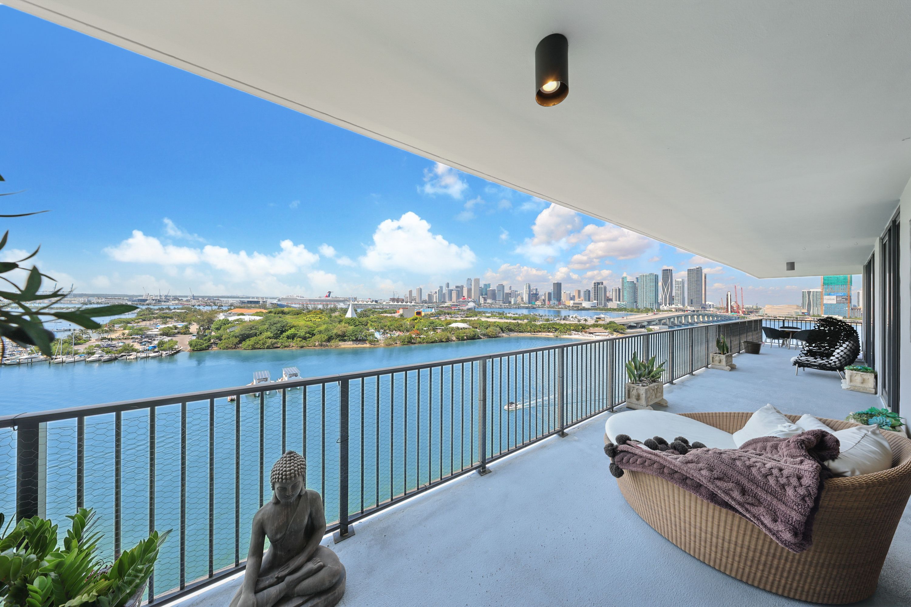 1000 Venetian Way Unit# 1304
