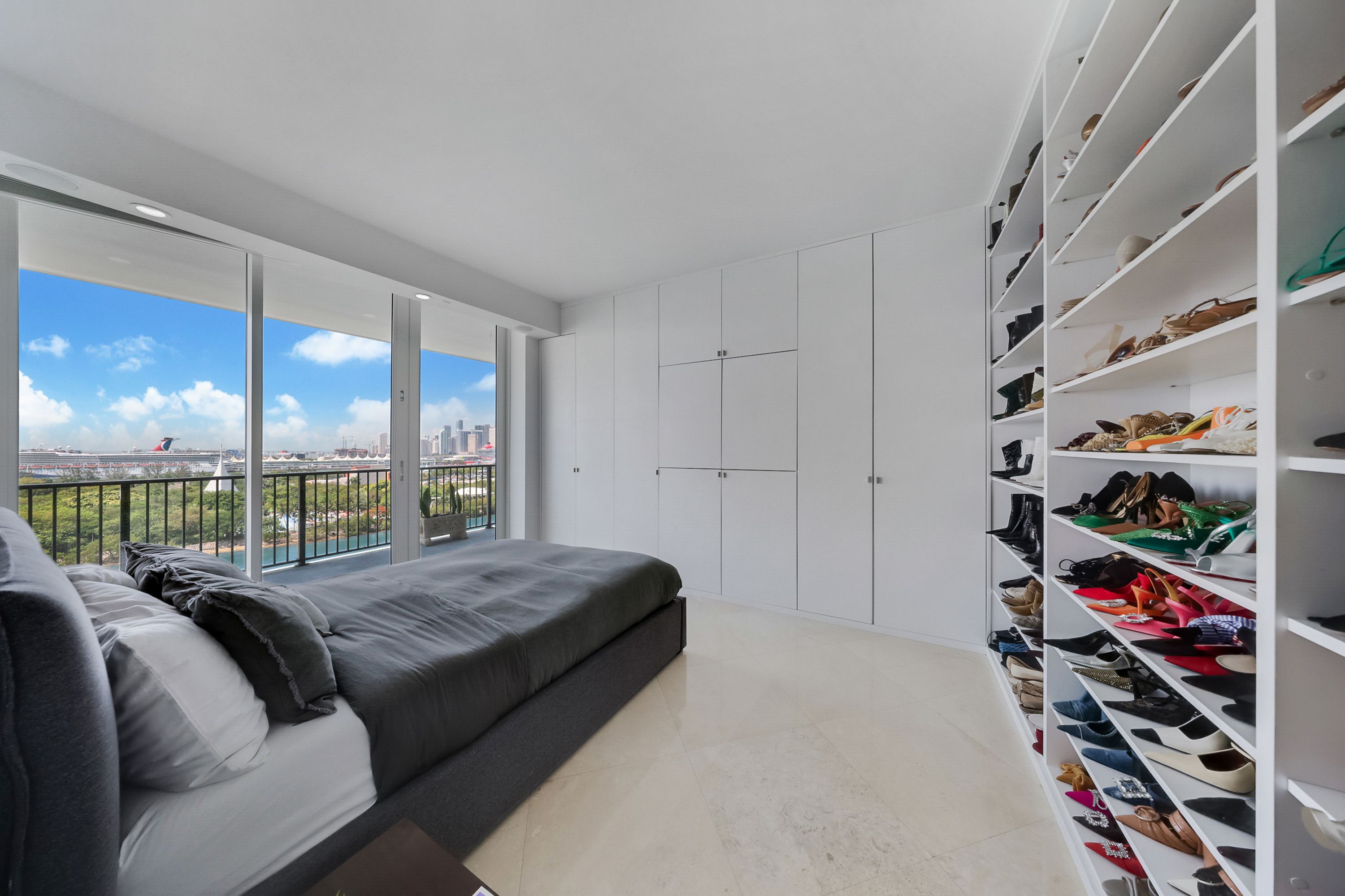 1000 Venetian Way Unit# 1304