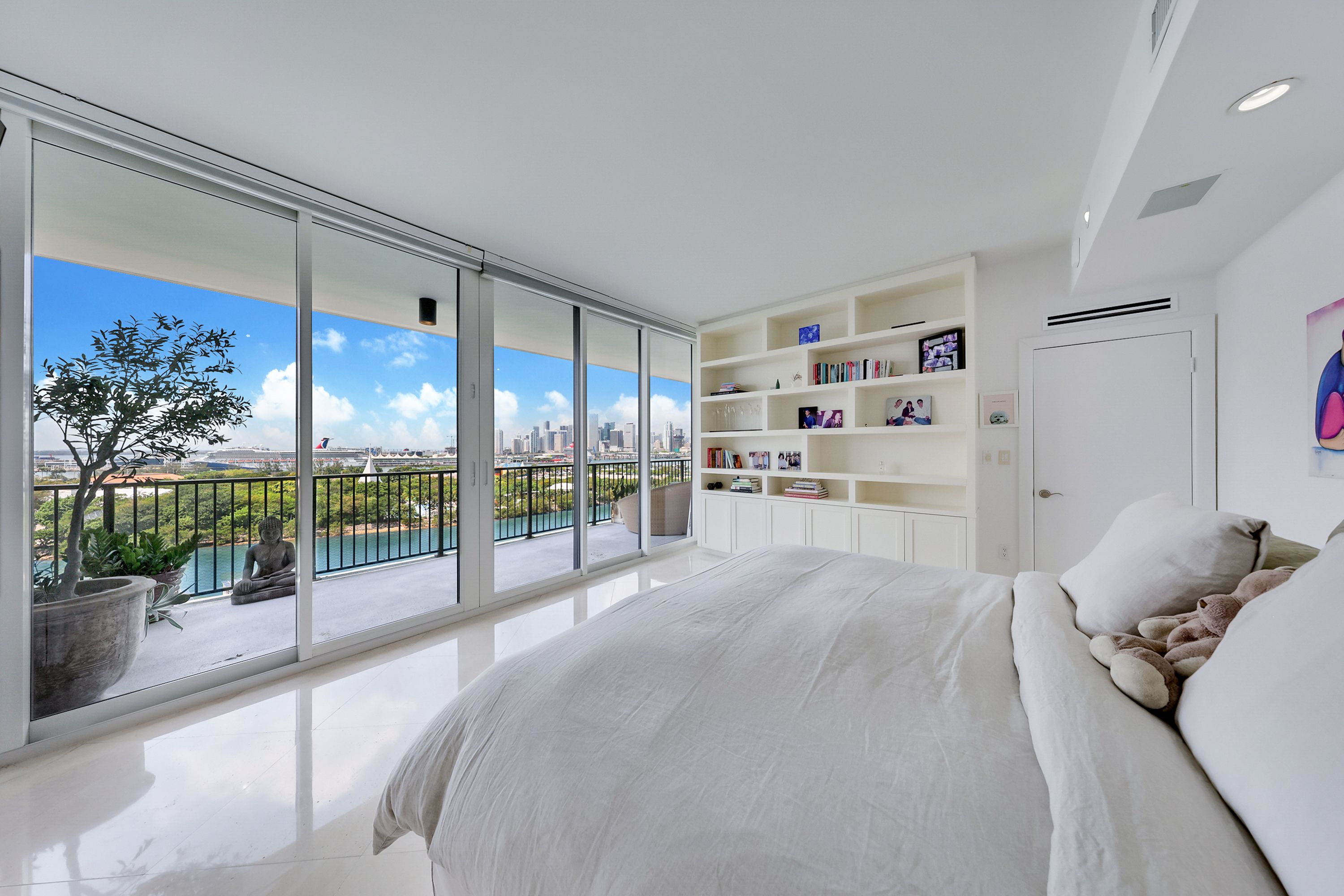 1000 Venetian Way Unit# 1304