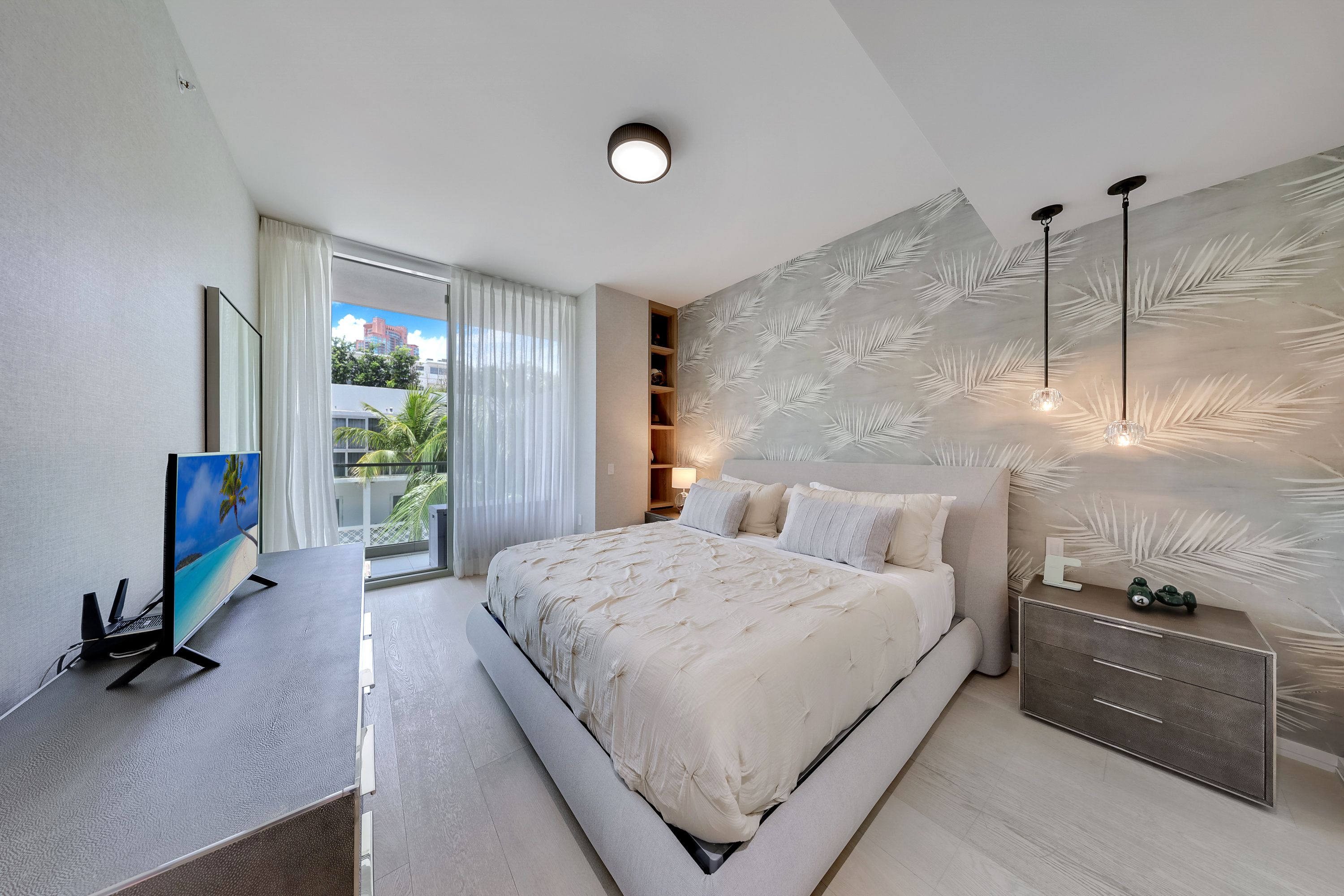 300 Collins Ave Unit# 3D