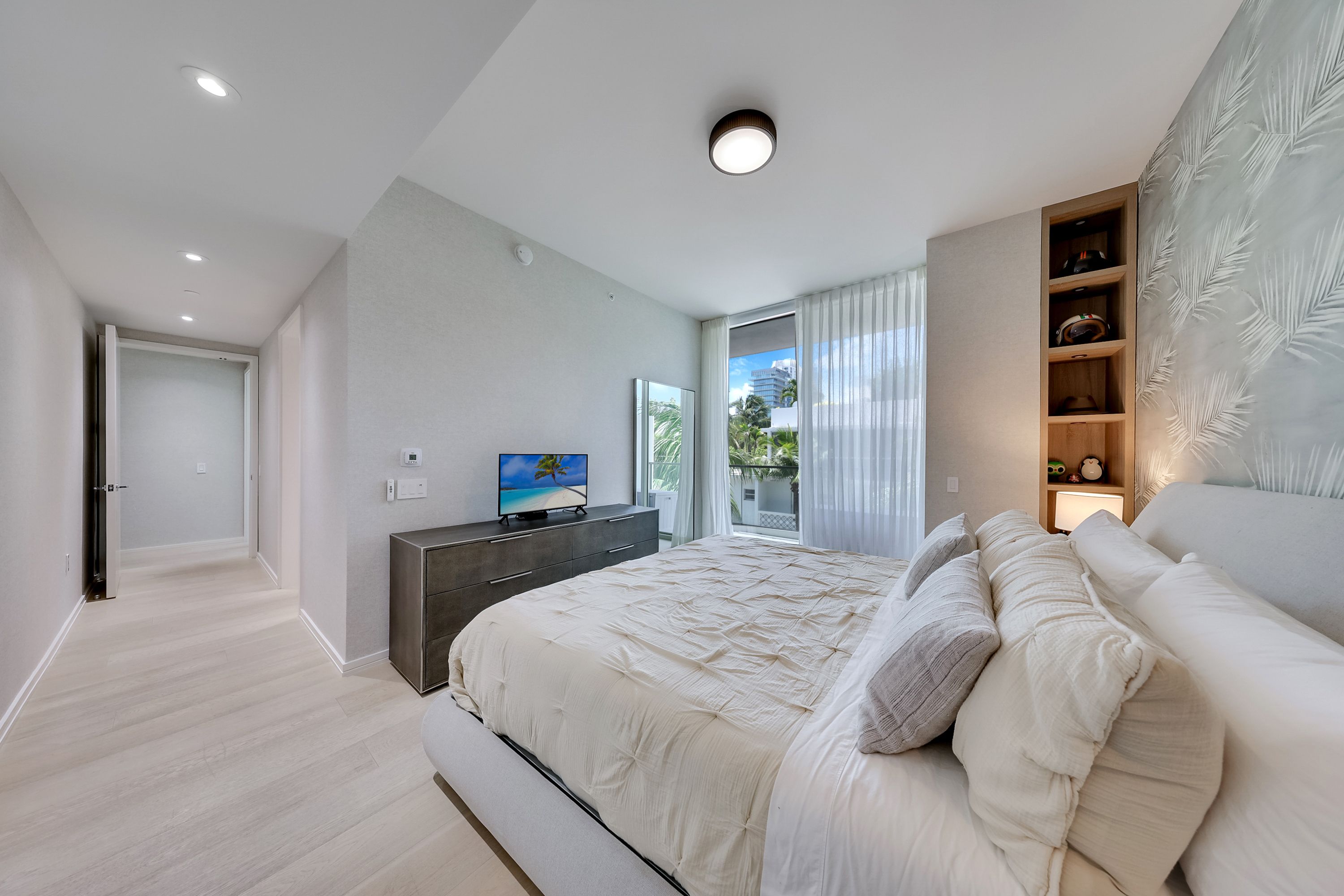 300 Collins Ave Unit# 3D