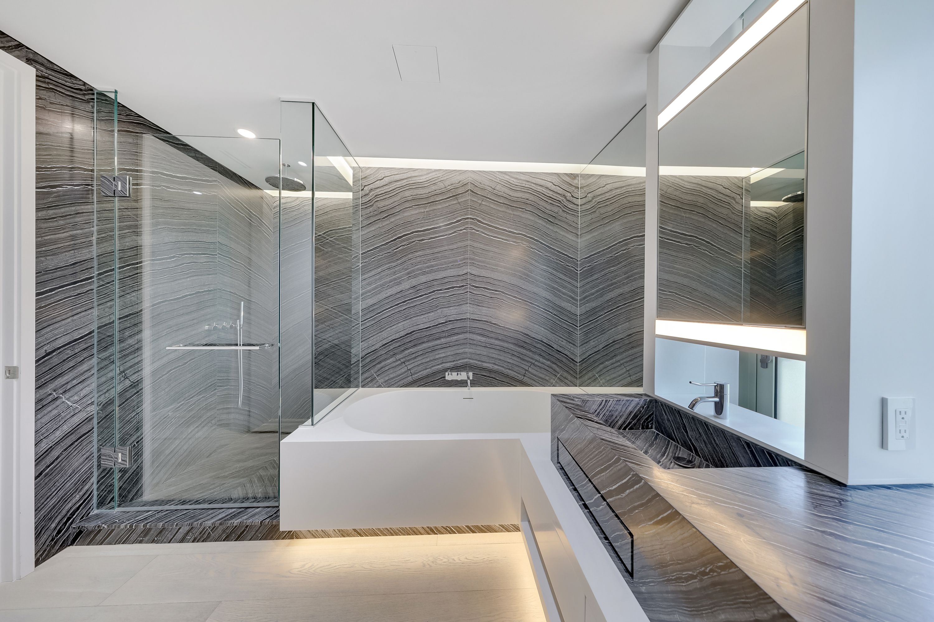 300 Collins Ave Unit# 3D