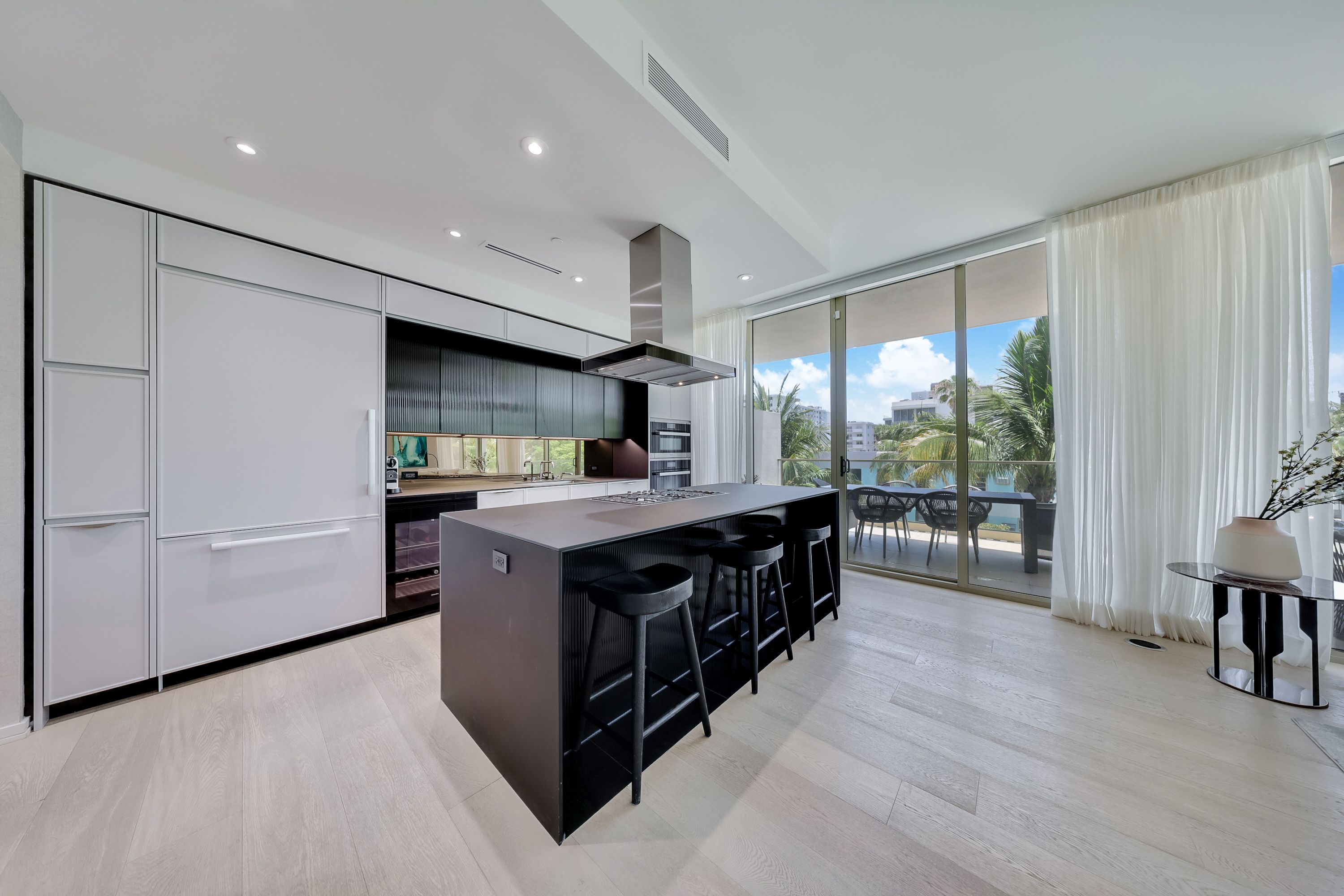 300 Collins Ave Unit# 3D