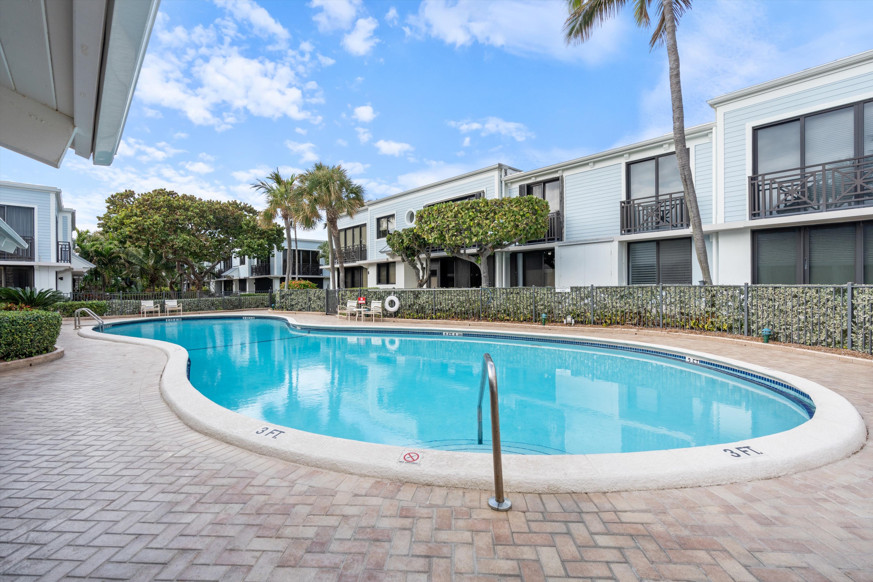 1662 S Ocean Ln #158