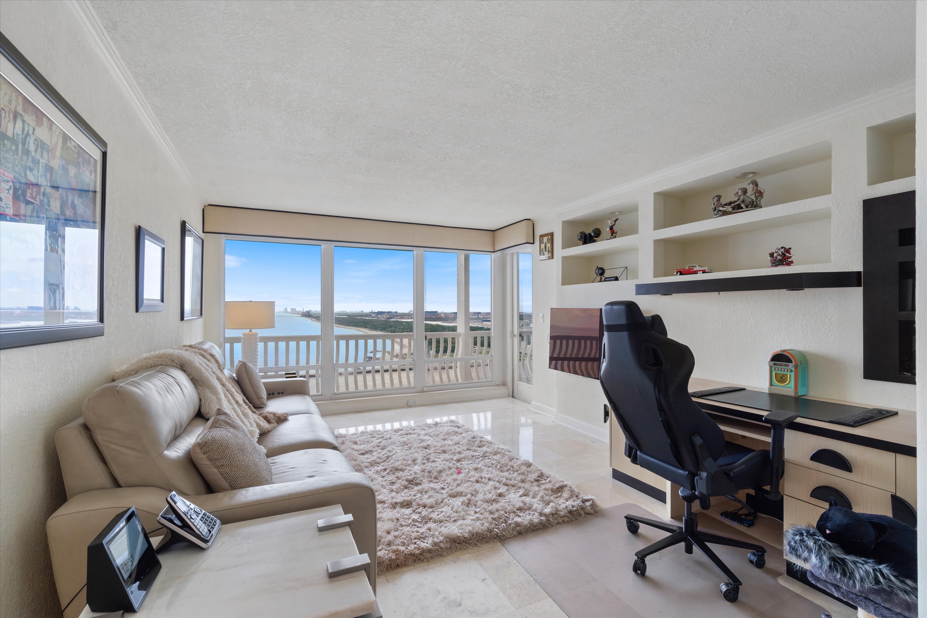 2200 S Ocean Ln #1902