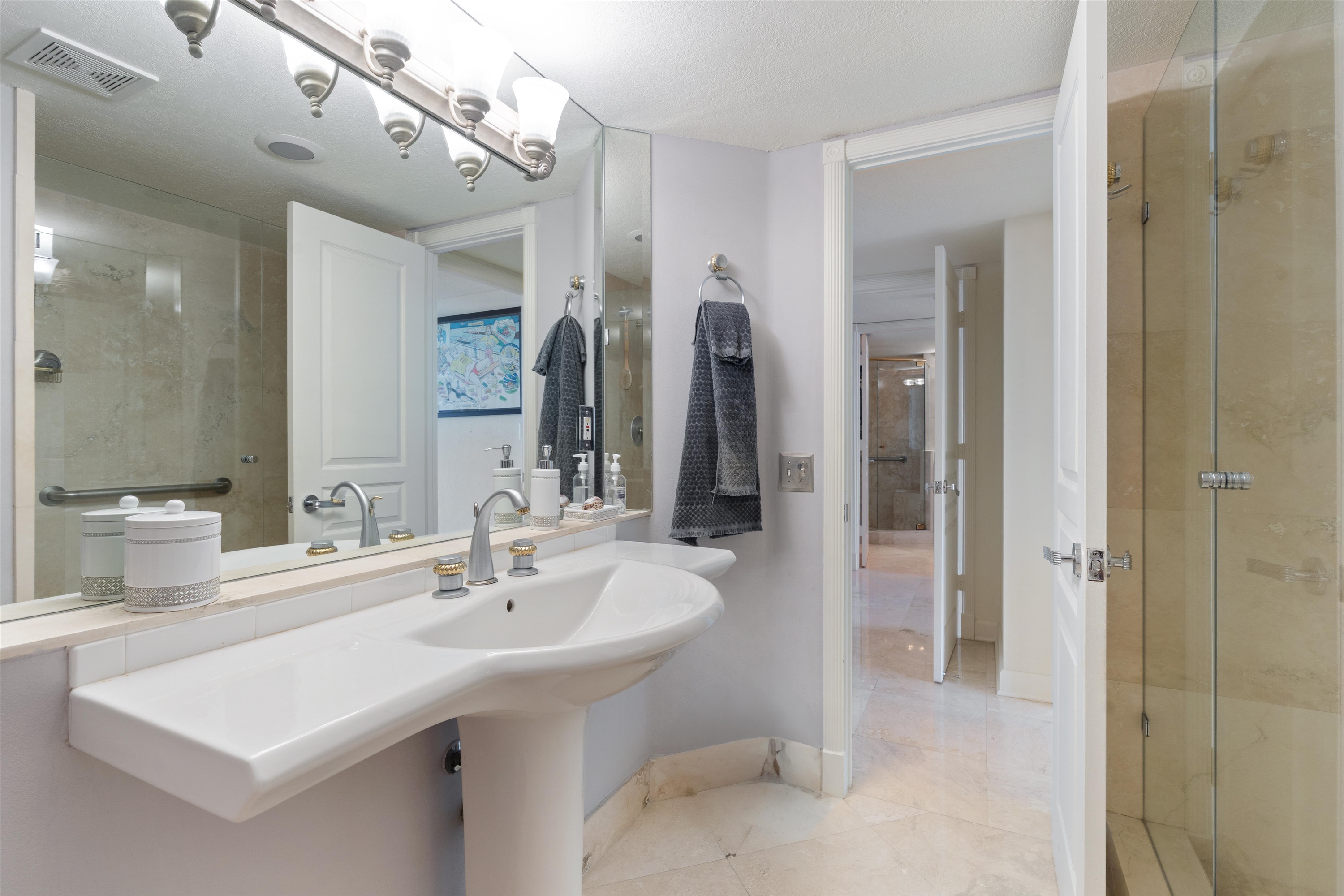 2200 S Ocean Ln #1902