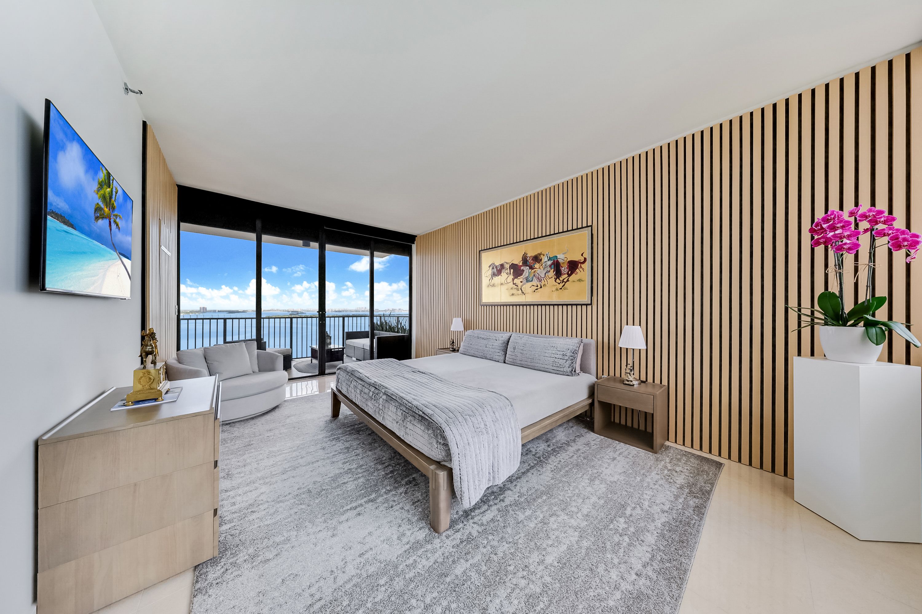 1000 Venetian Way 