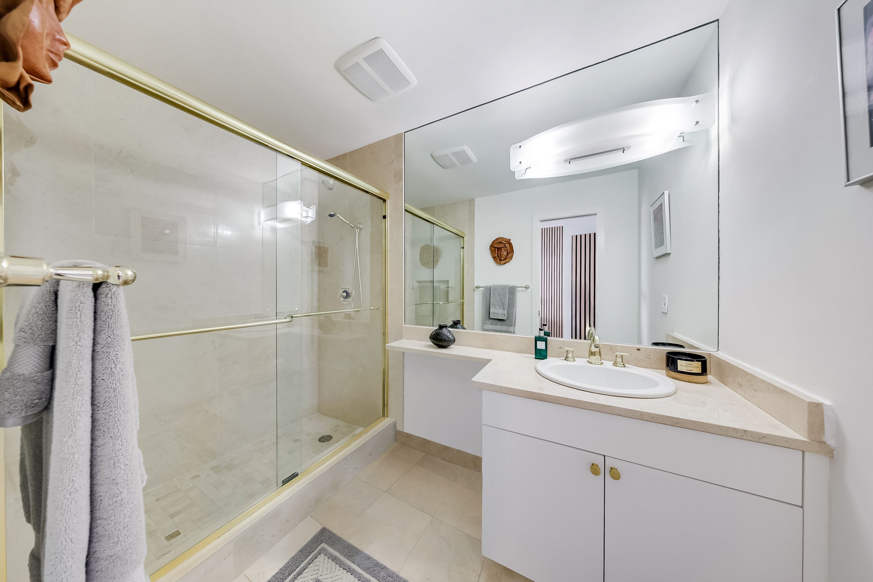 1000 Venetian Way 