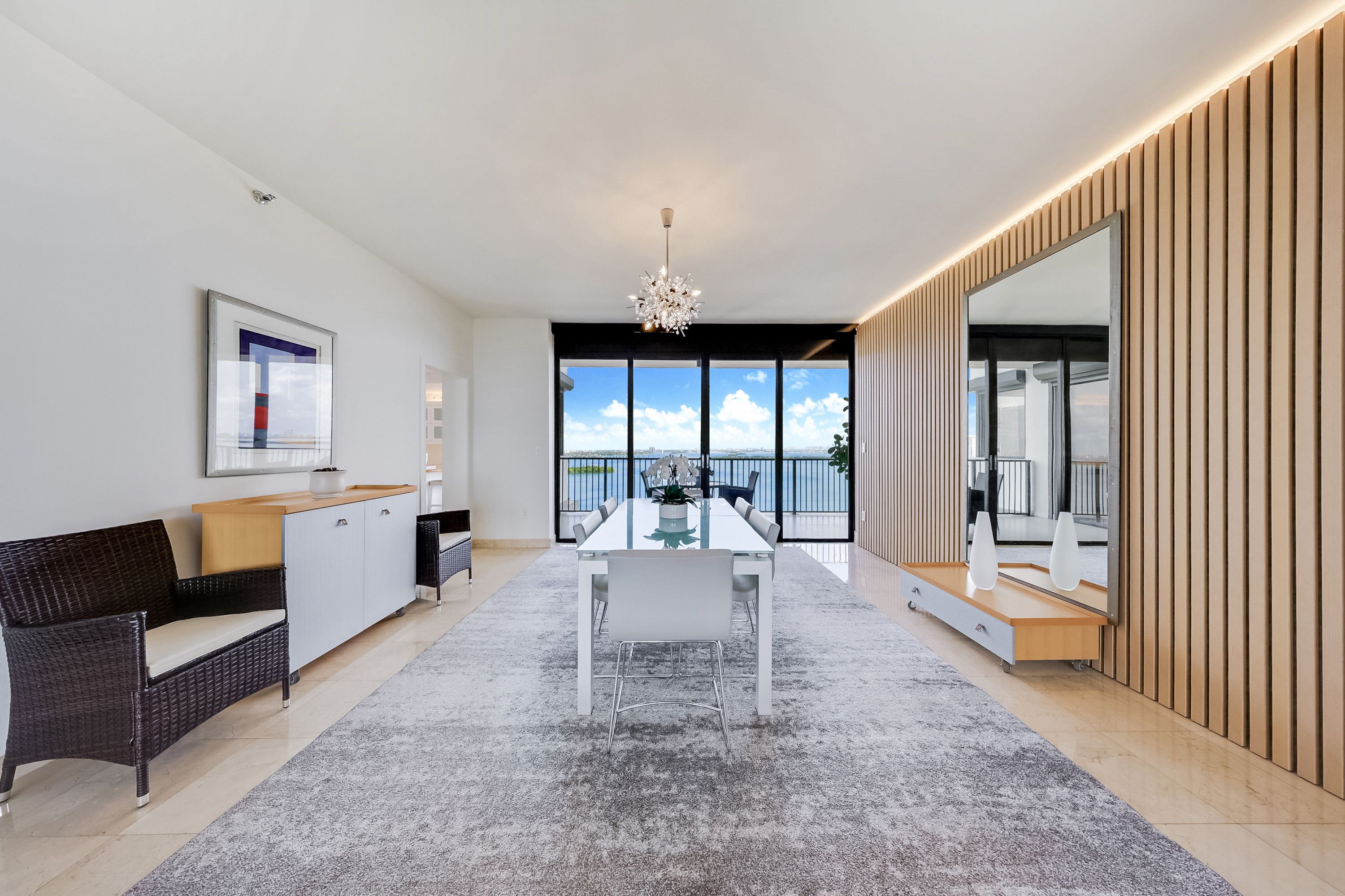 1000 Venetian Way 